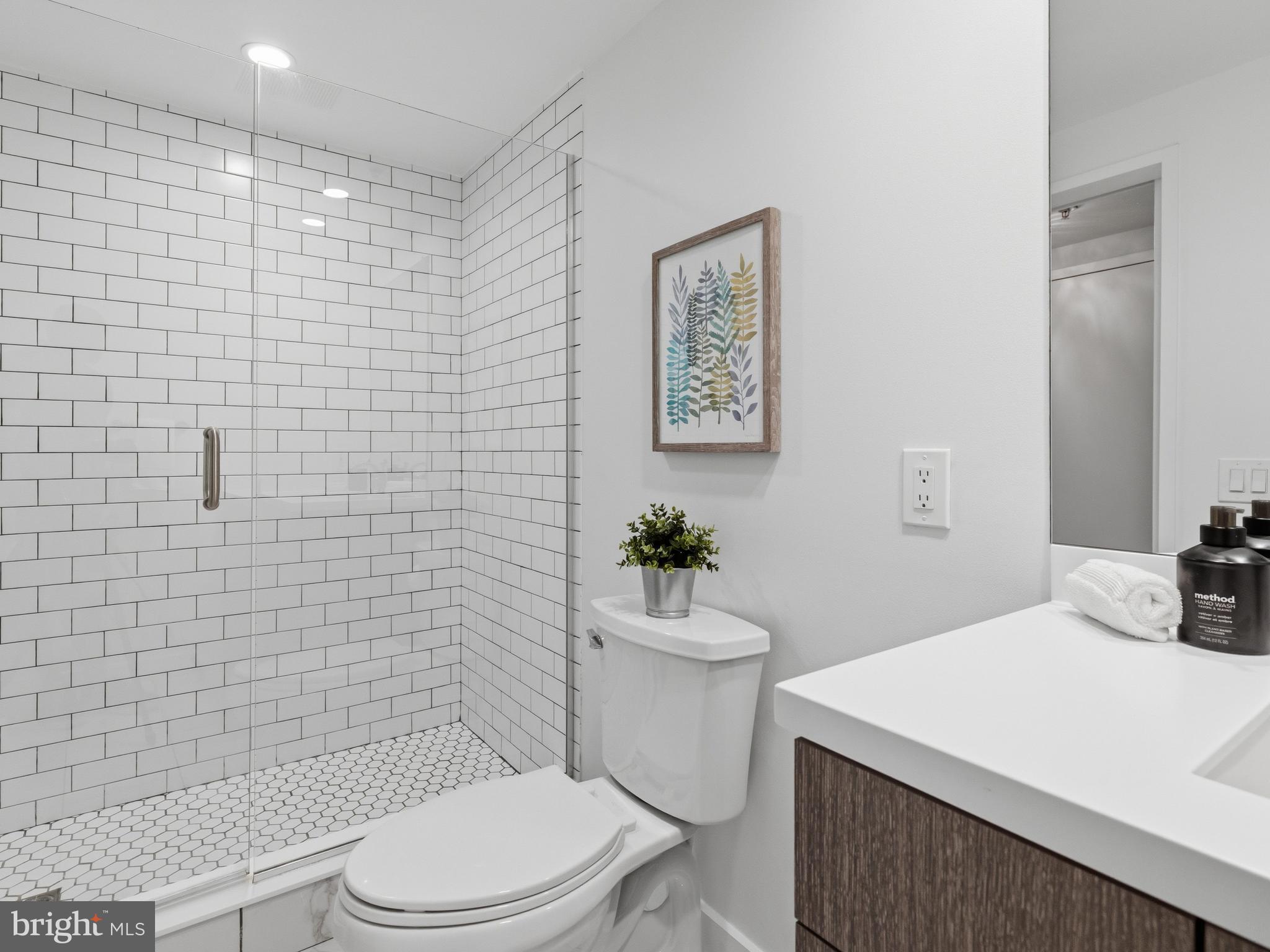 QUEEN VILLAGE - Residential