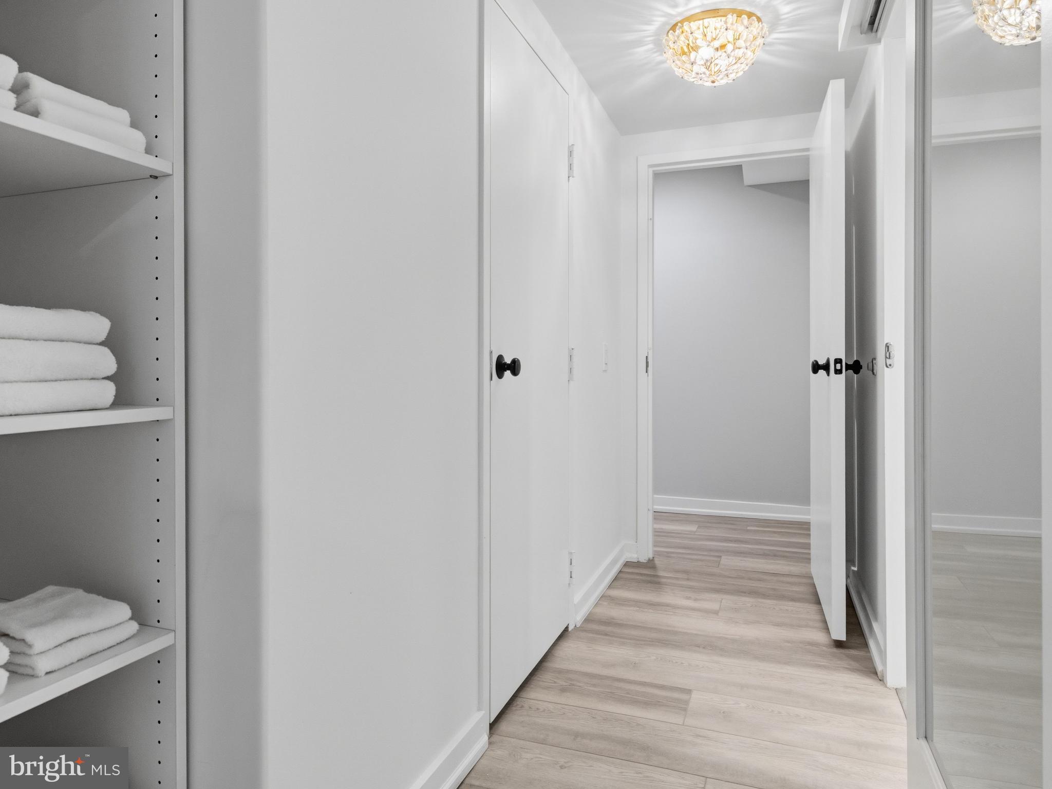 QUEEN VILLAGE - Residential