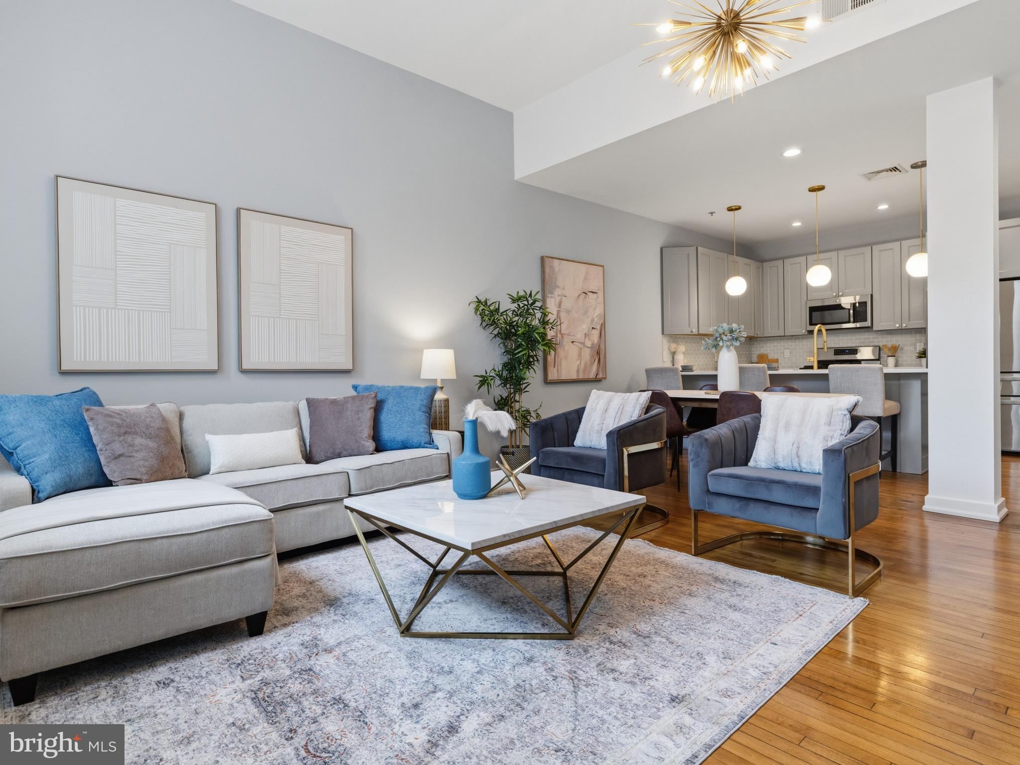 QUEEN VILLAGE - Residential