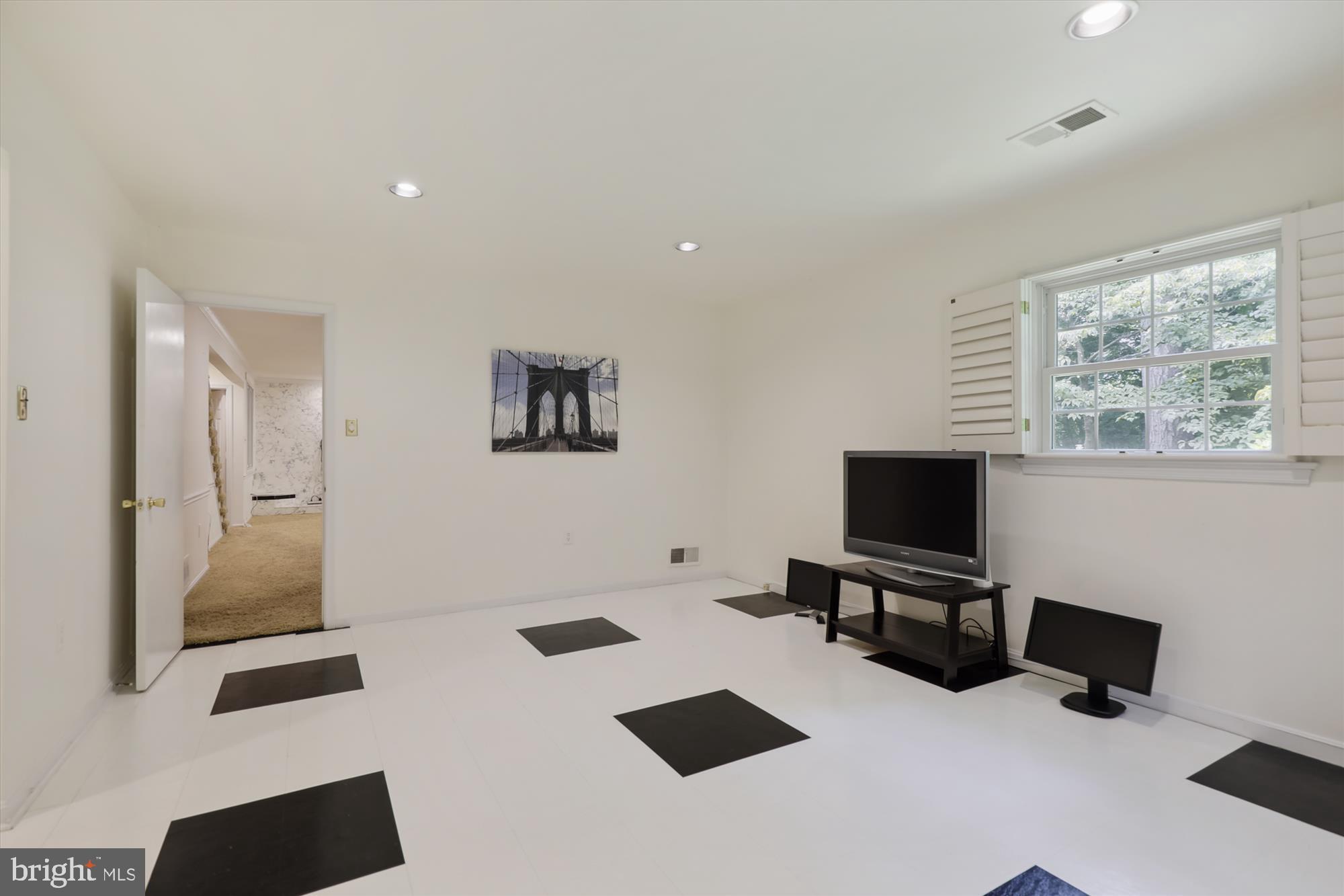 POTOMAC WOODS - Residential Lease