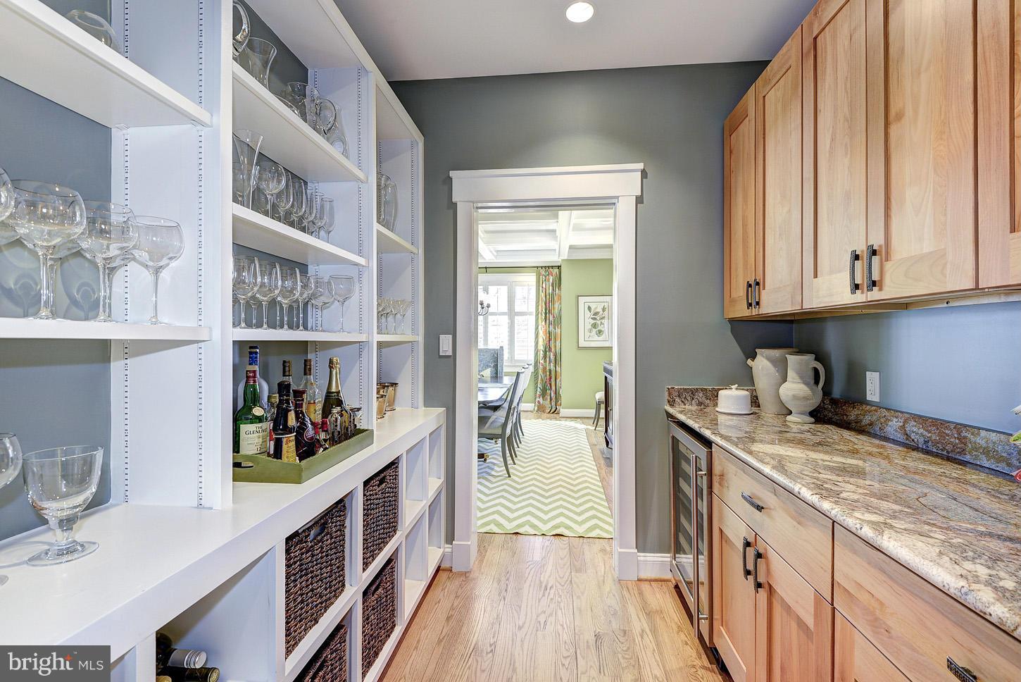 MCLEAN MANOR - Residential
