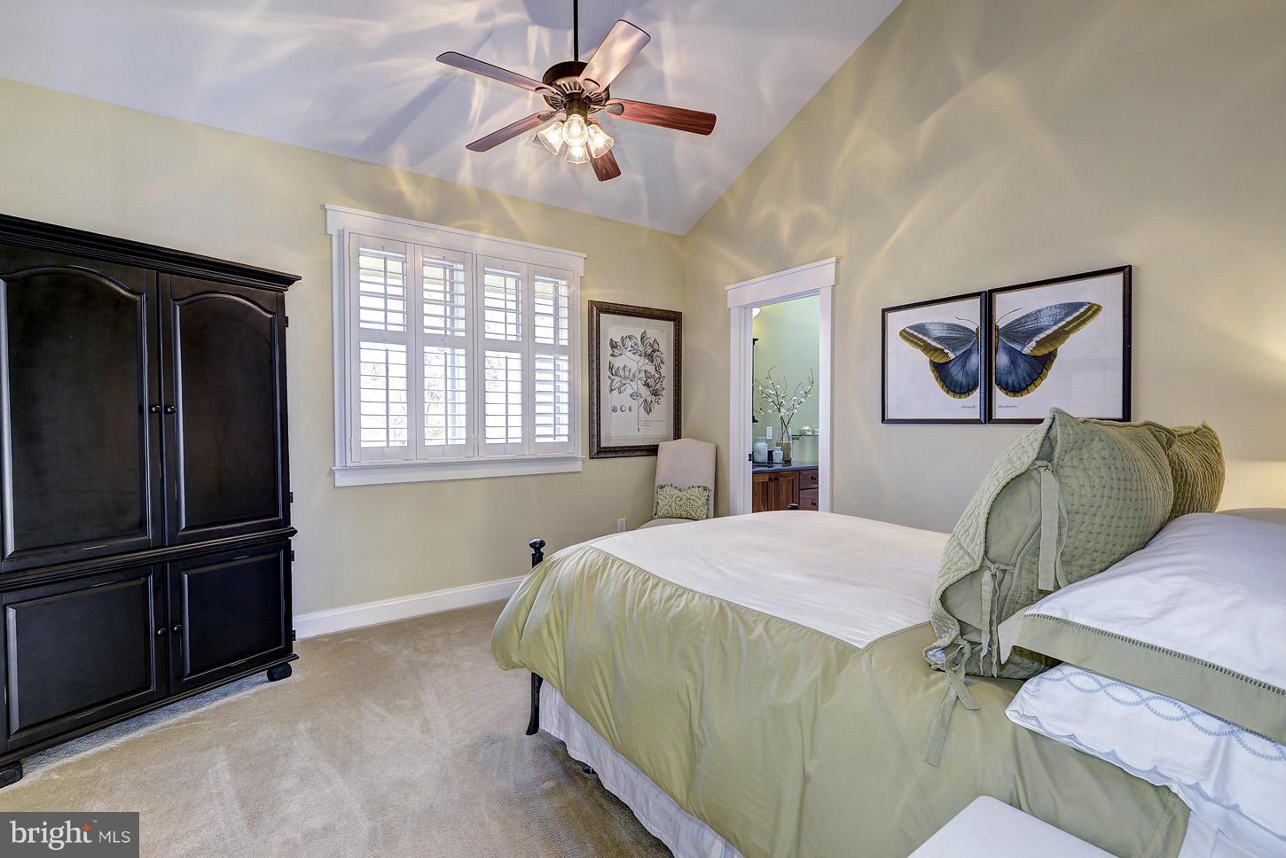 MCLEAN MANOR - Residential