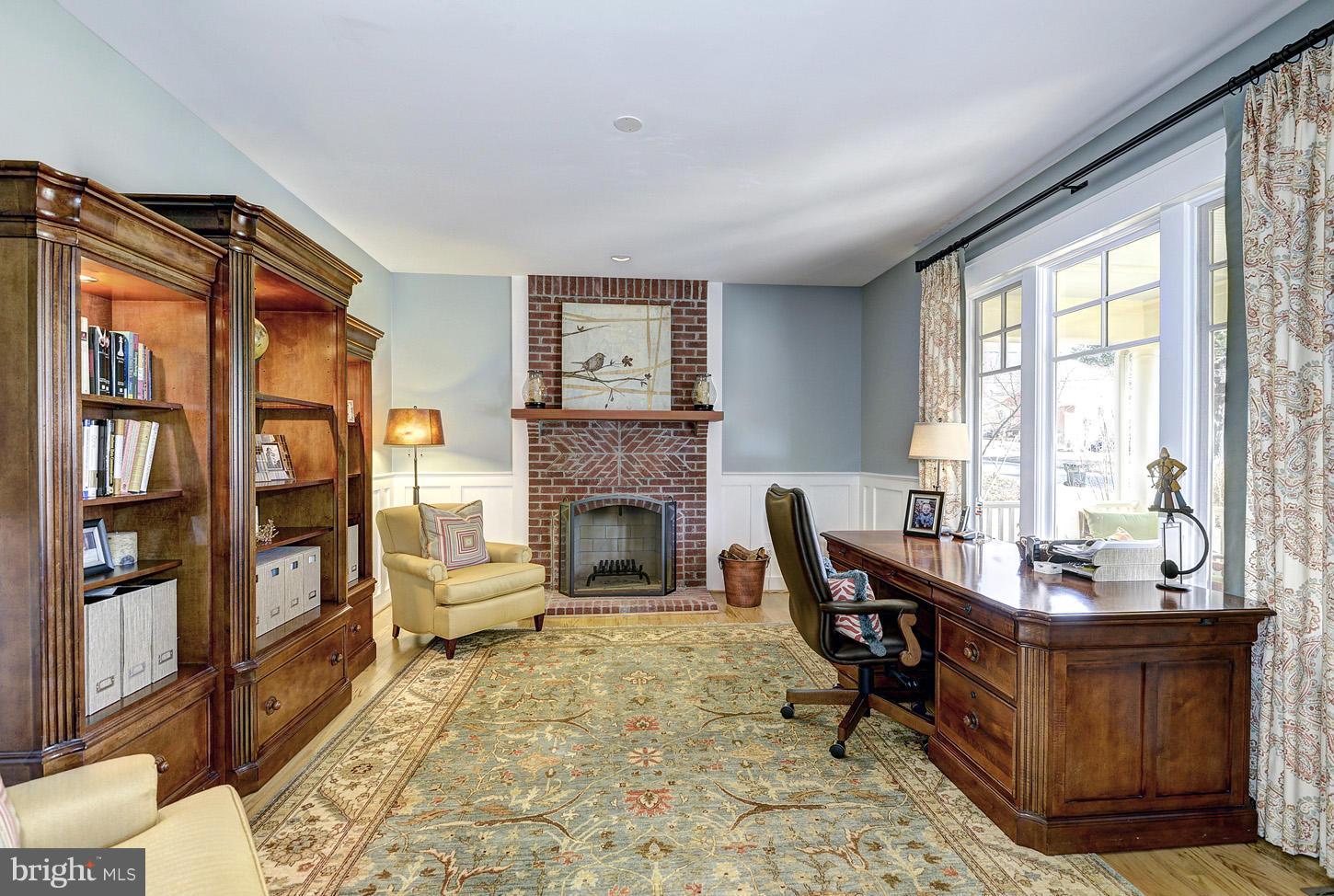 MCLEAN MANOR - Residential