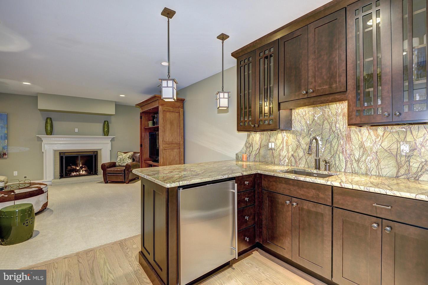 MCLEAN MANOR - Residential