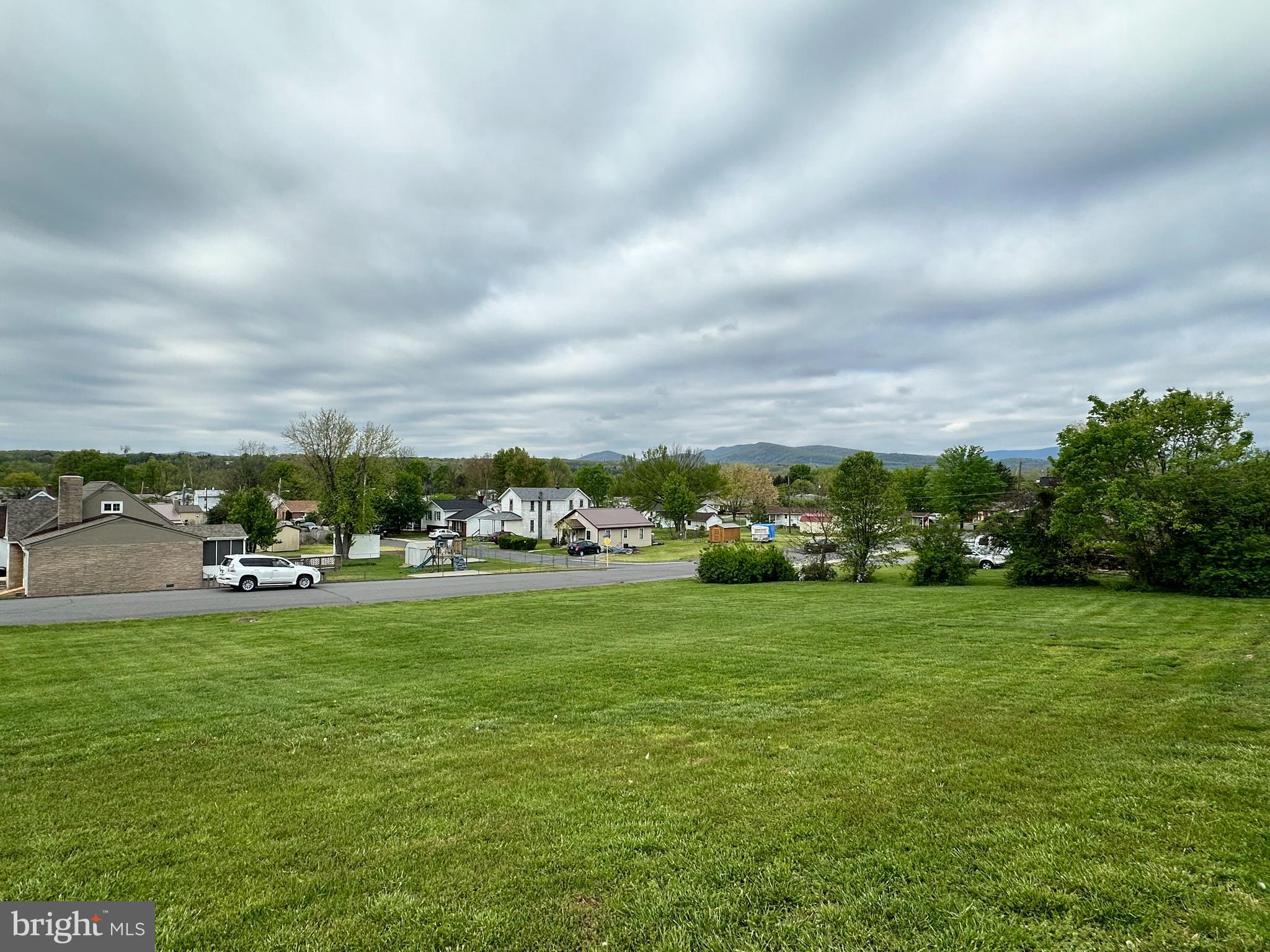 Building lot within the city limits of Petersburg.  Great opportunity to build your dream home.  Within walking distance of banks, courthouse, coffee shop, restaurants, shopping and city pool & park.  Public Water, Public Sewer & Electric all available.