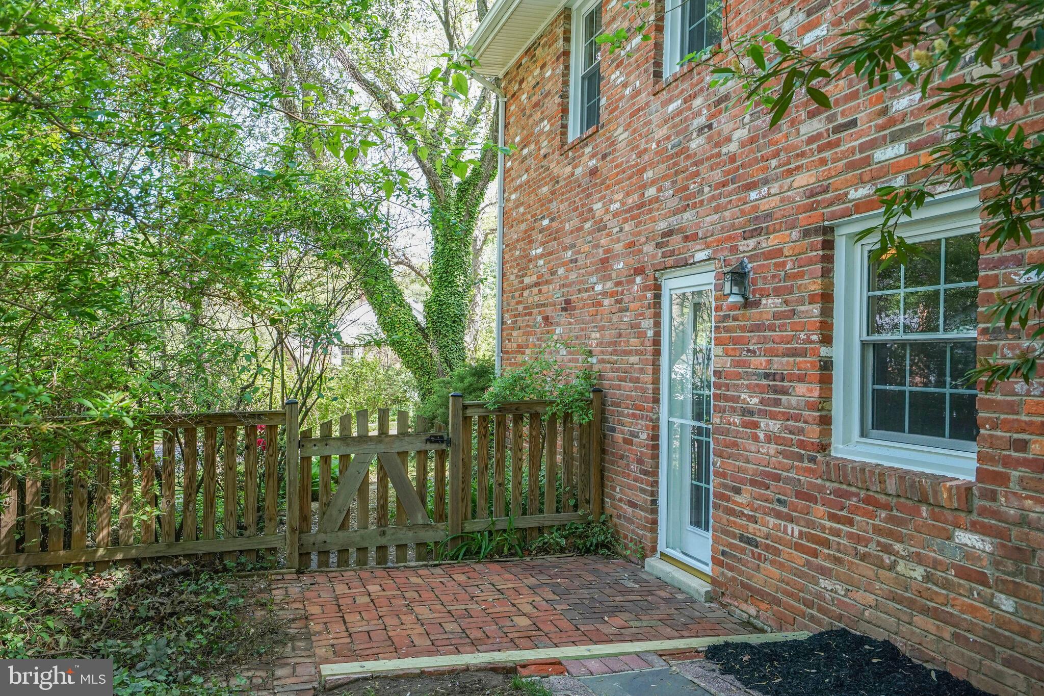 WEST SPRINGFIELD - Residential