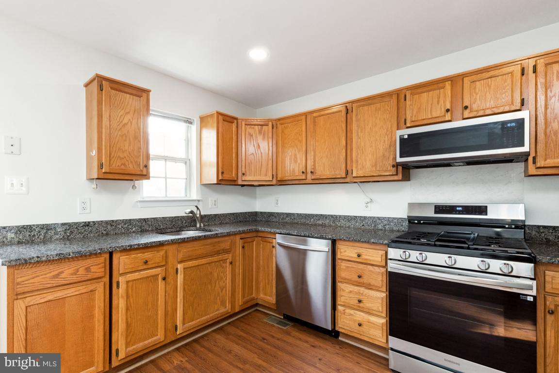 CHELSEA COURTS - Residential Lease
