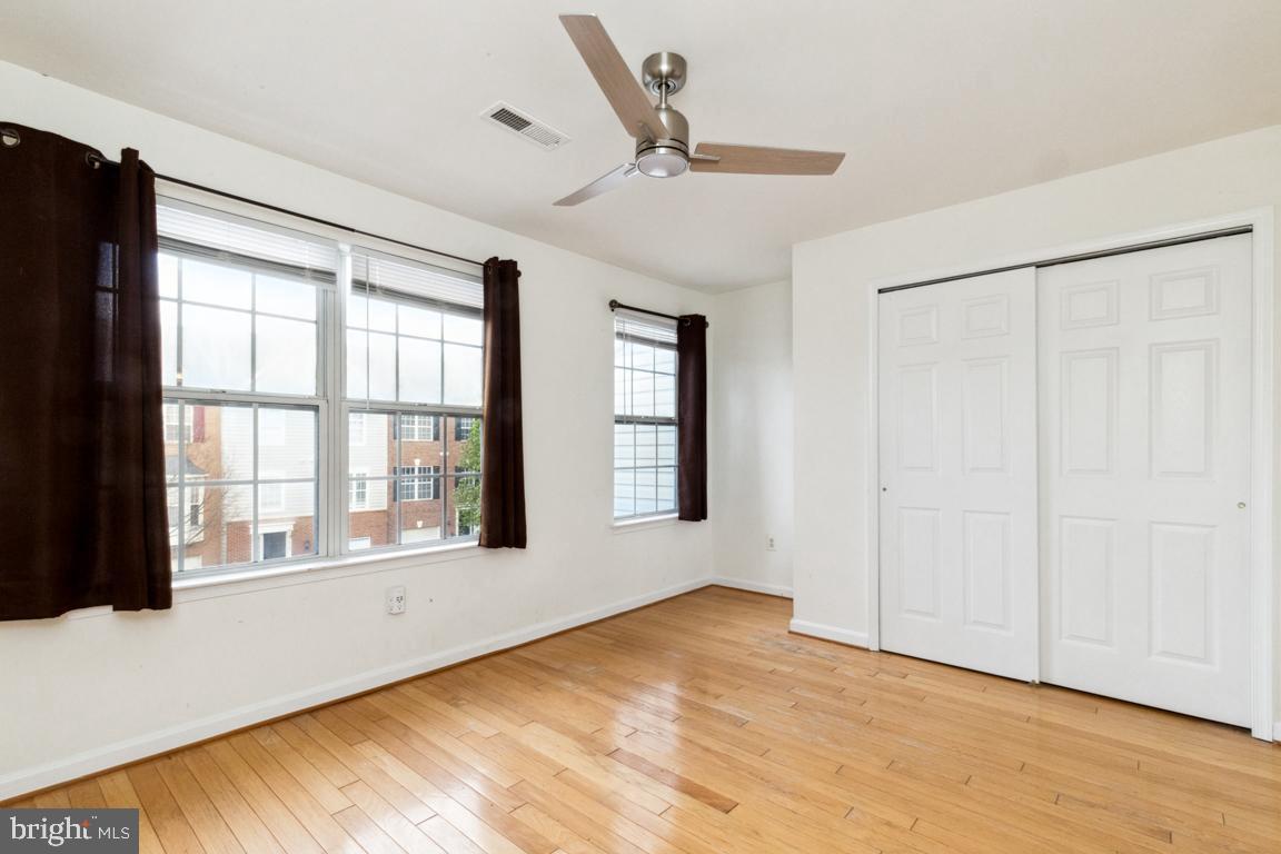 CHELSEA COURTS - Residential Lease