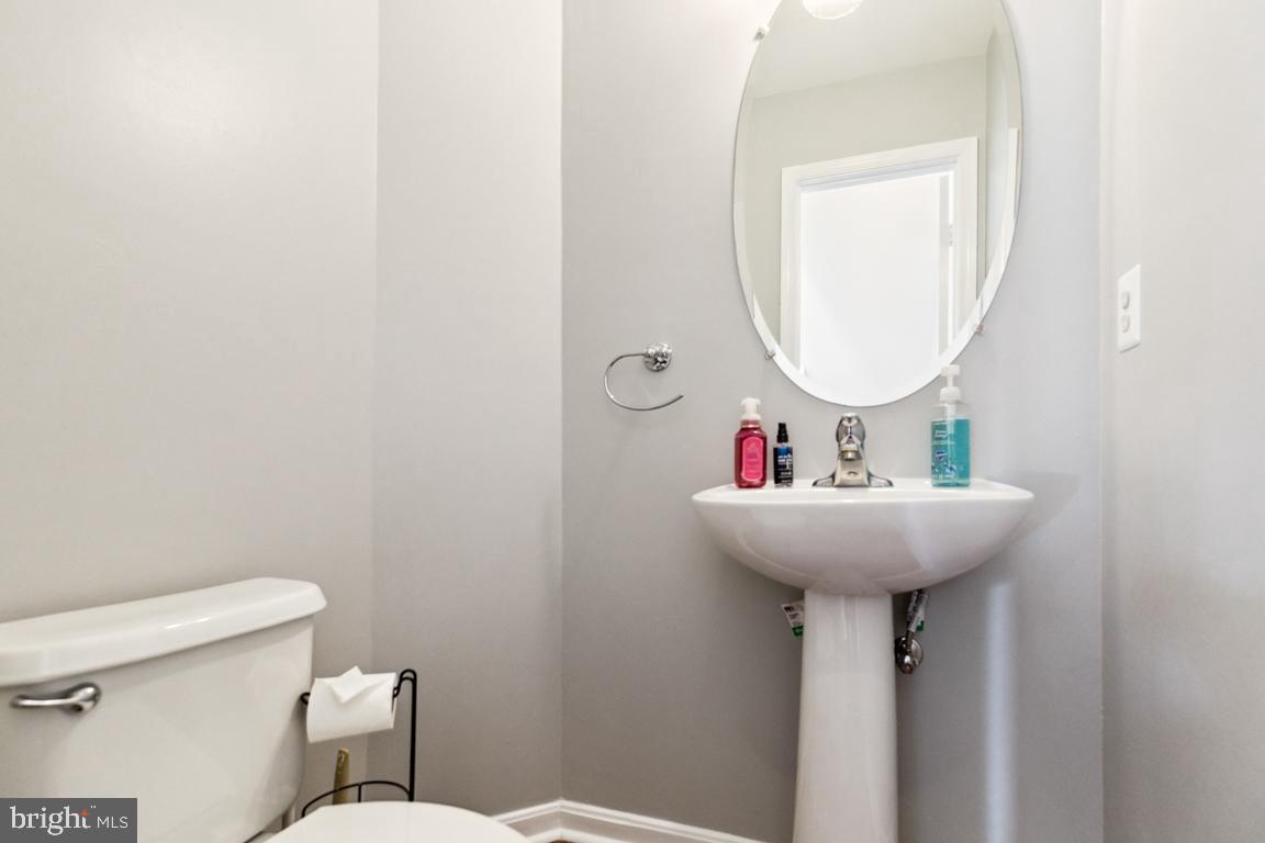 CHELSEA COURTS - Residential Lease