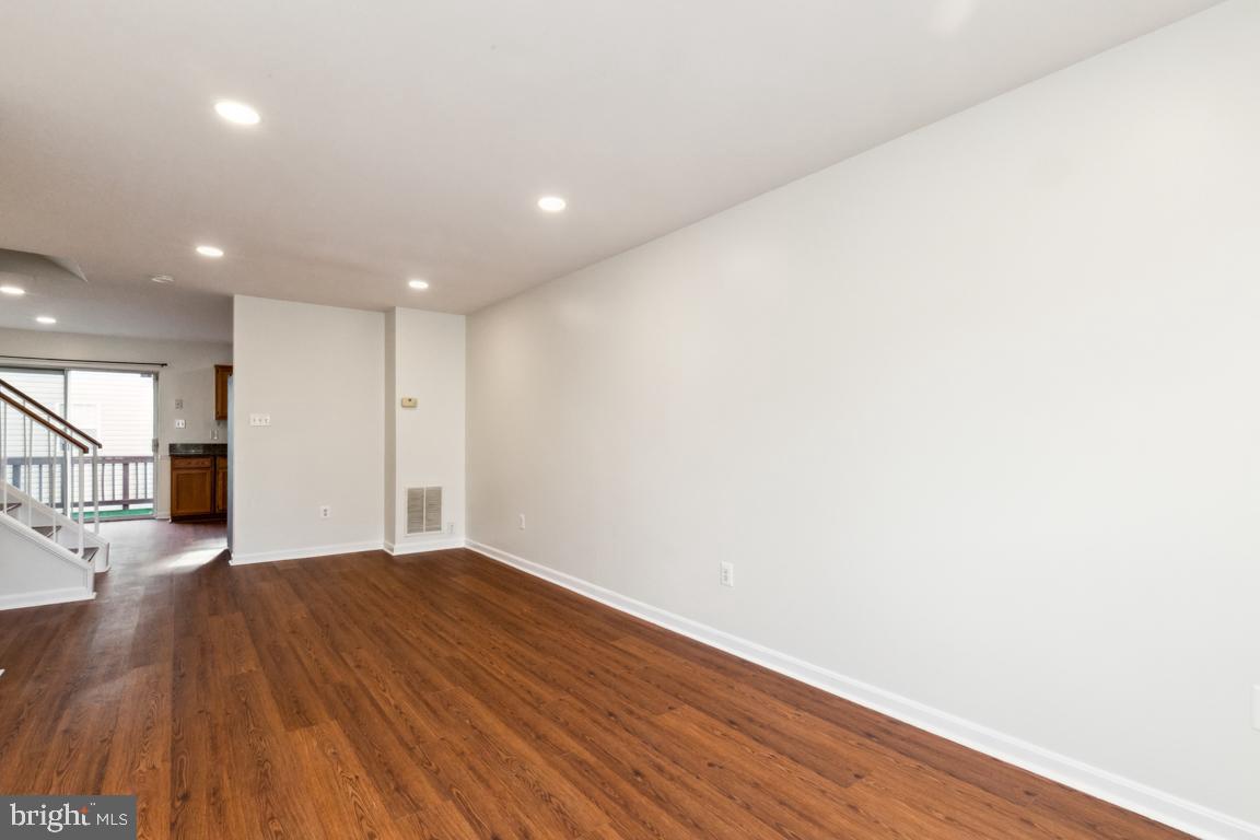 CHELSEA COURTS - Residential Lease