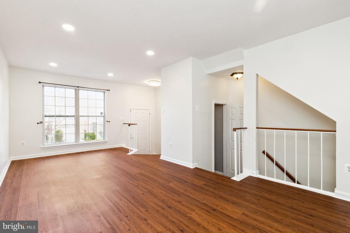 CHELSEA COURTS - Residential Lease