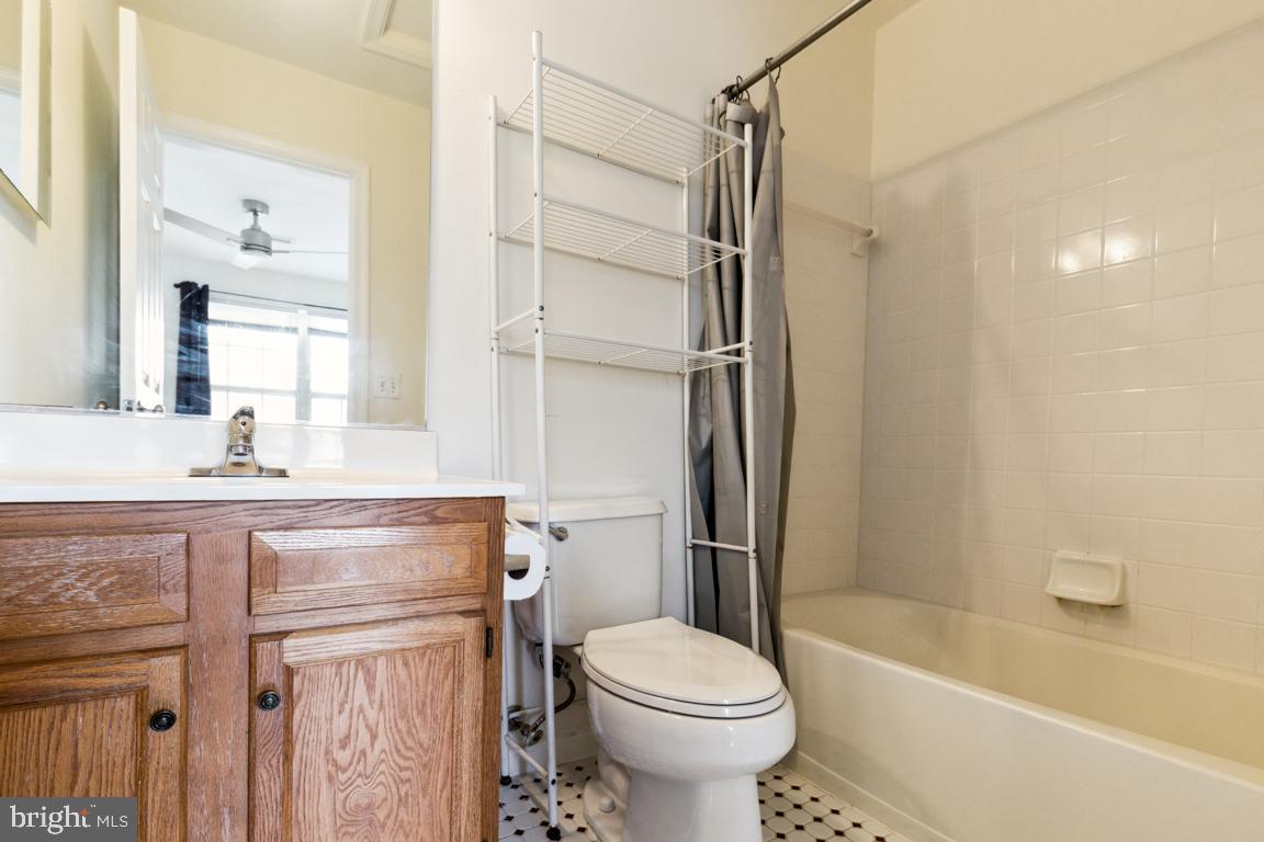 CHELSEA COURTS - Residential Lease