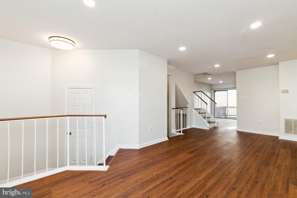 CHELSEA COURTS - Residential Lease
