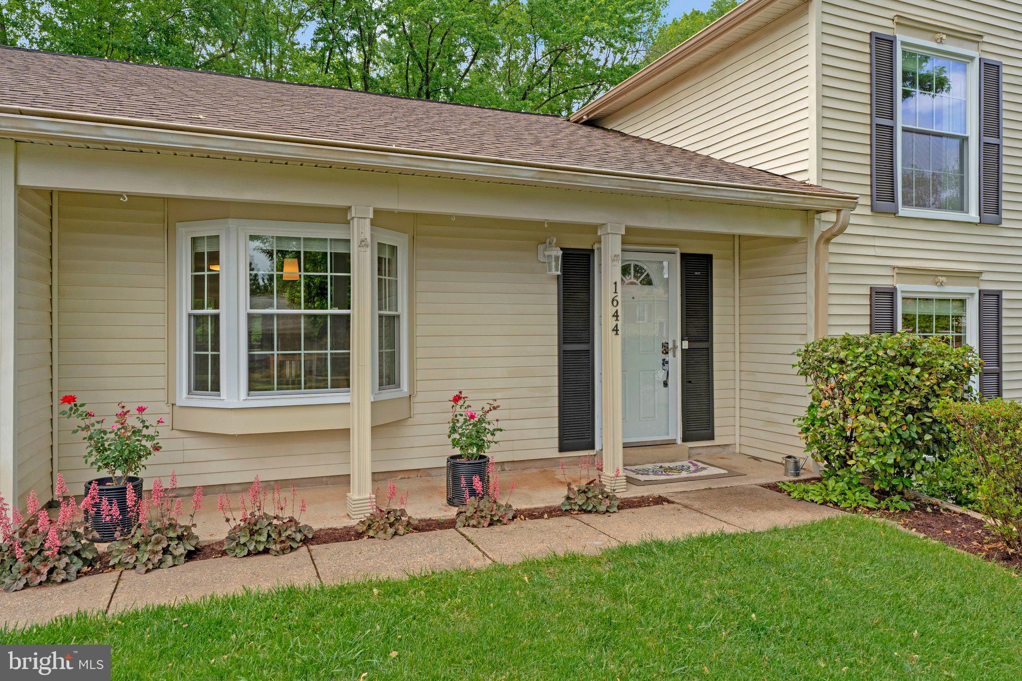 KINGSTON CHASE - Residential