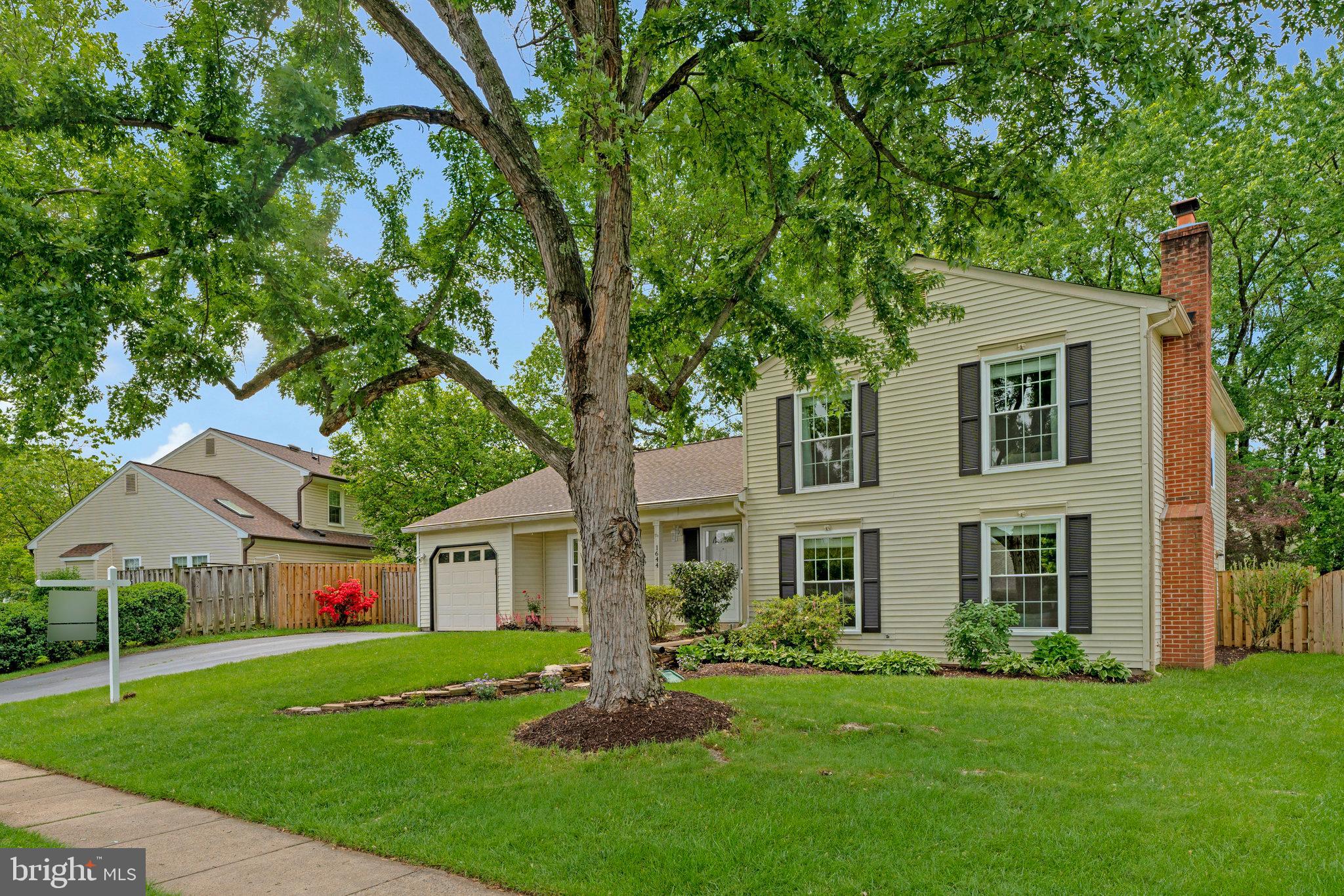 KINGSTON CHASE - Residential