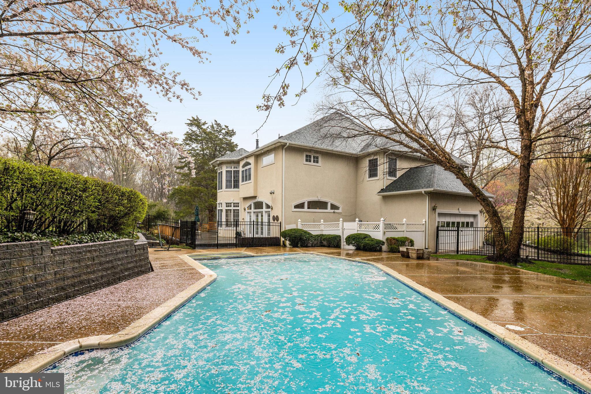 SHADETREE ESTATES - Residential