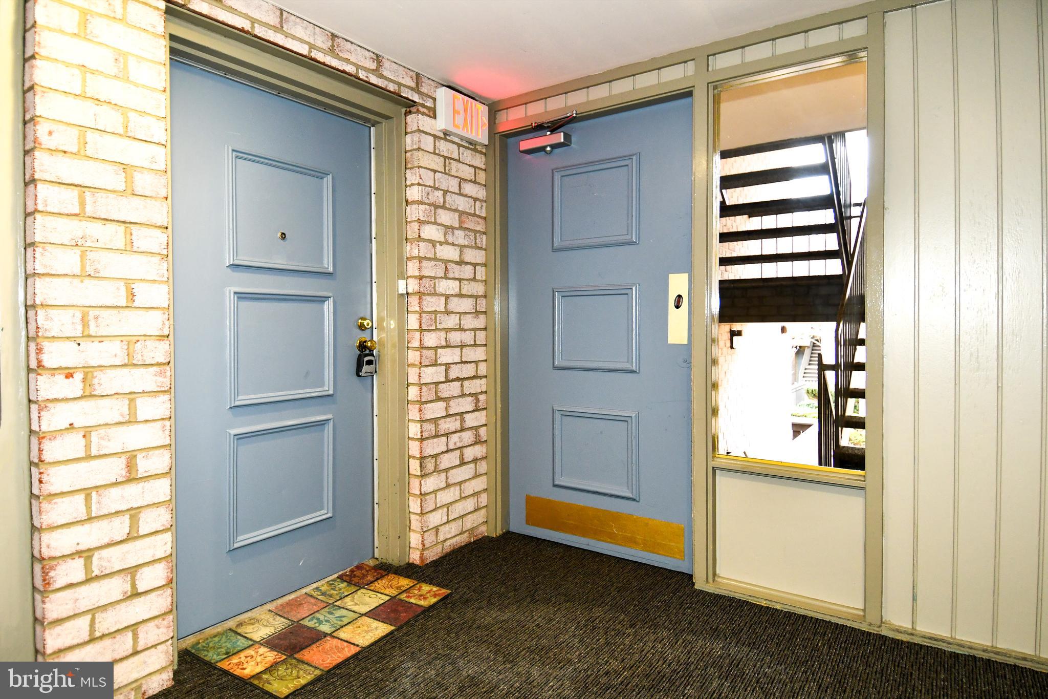 CENTER COURT - Residential