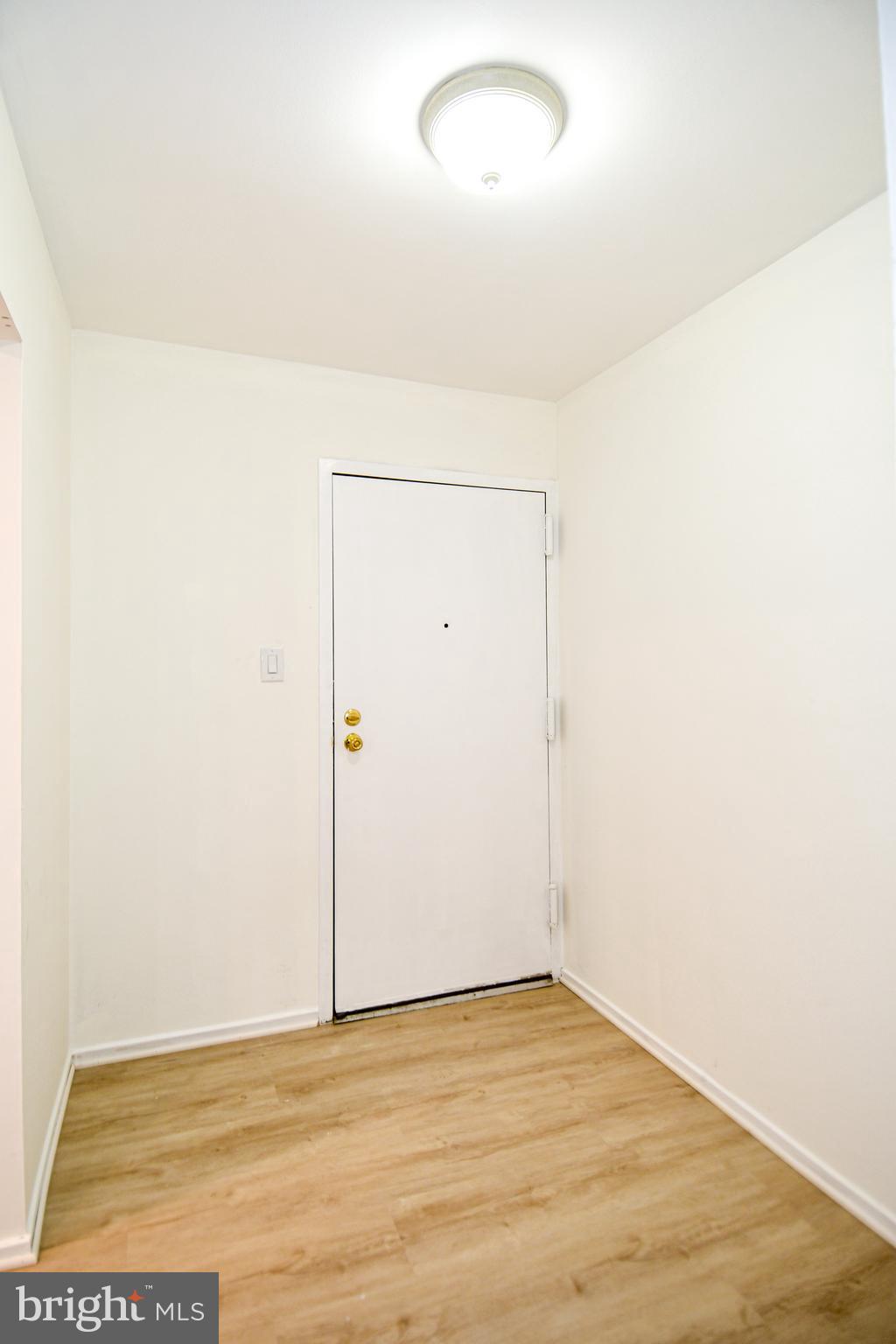 CENTER COURT - Residential