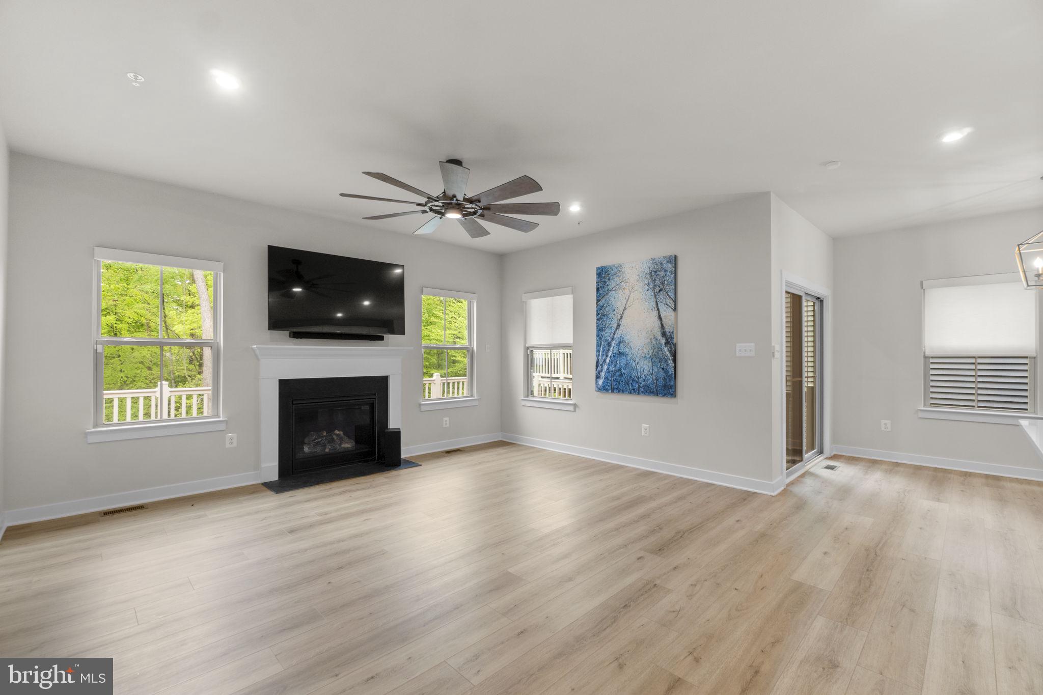 LAKE LINGANORE - Residential
