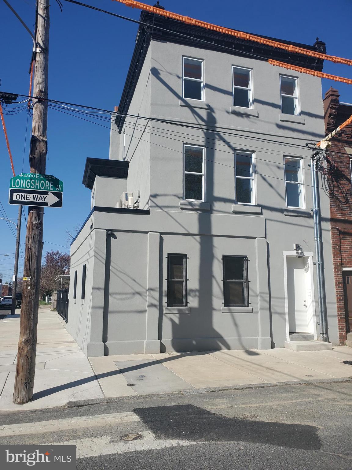 TACONY - Commercial Sale