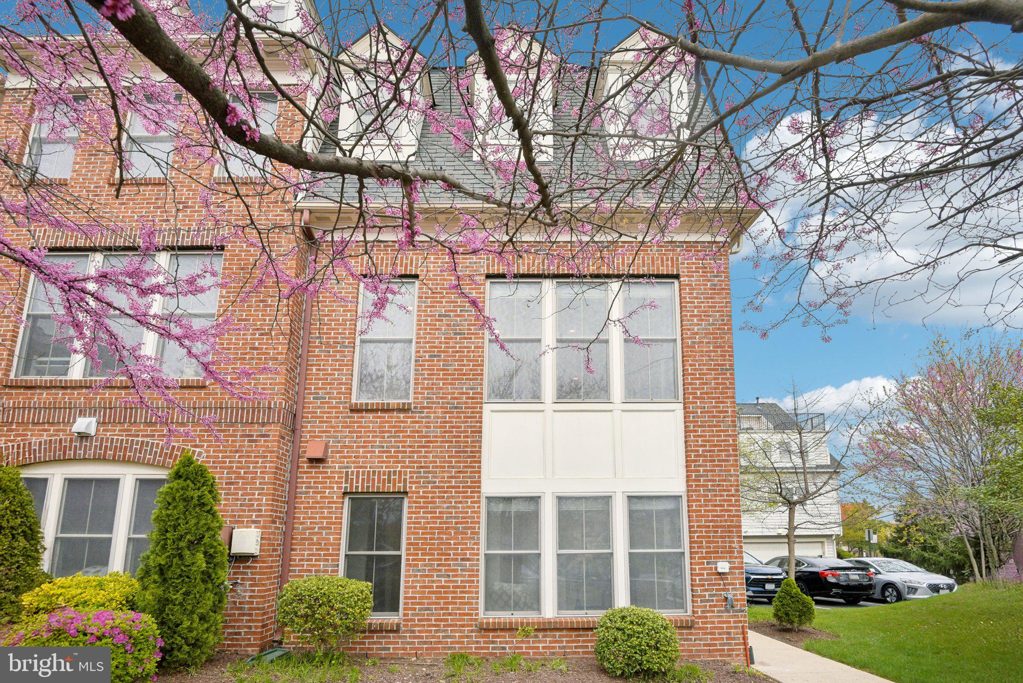 SHIRLINGTON CREST - Residential