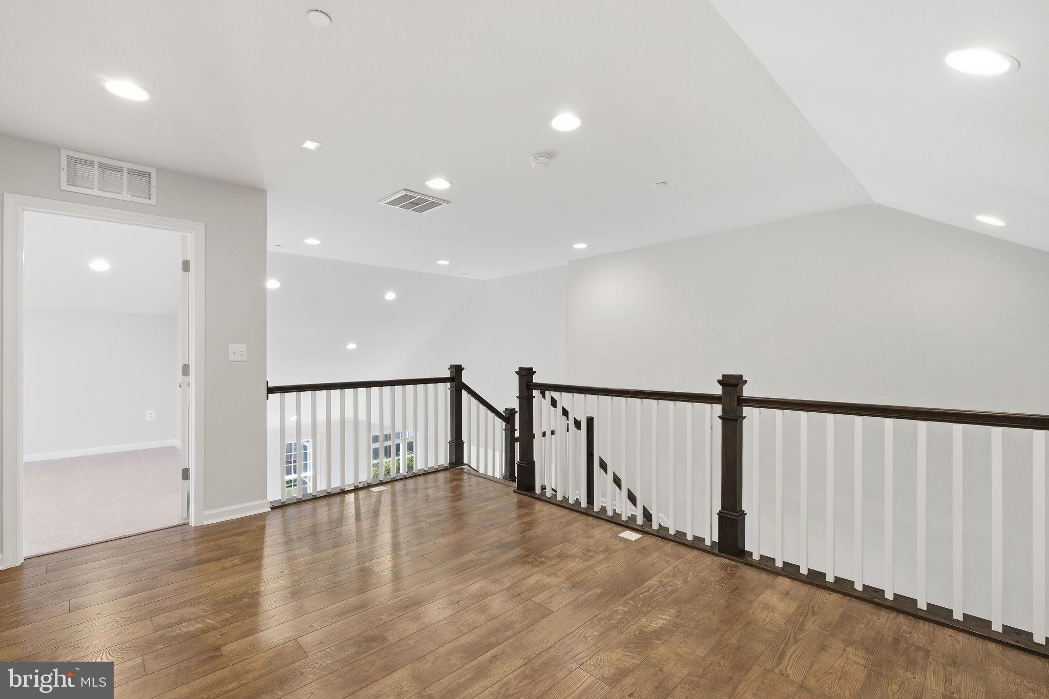 LAKESIDE AT TRAPPE - Residential