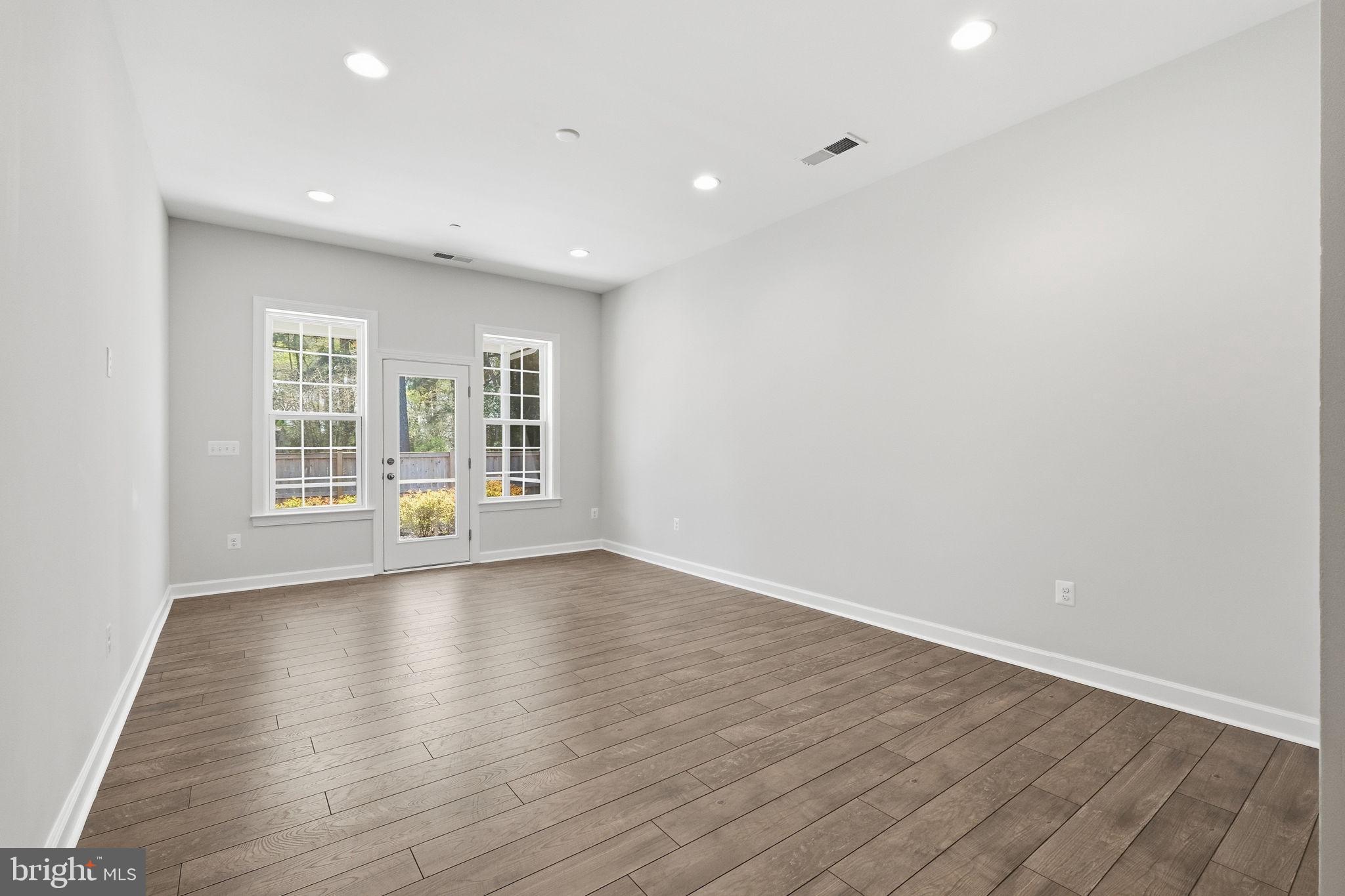 LAKESIDE AT TRAPPE - Residential