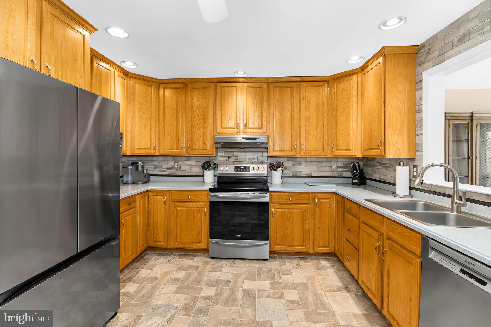LAUREL ACRES - Residential