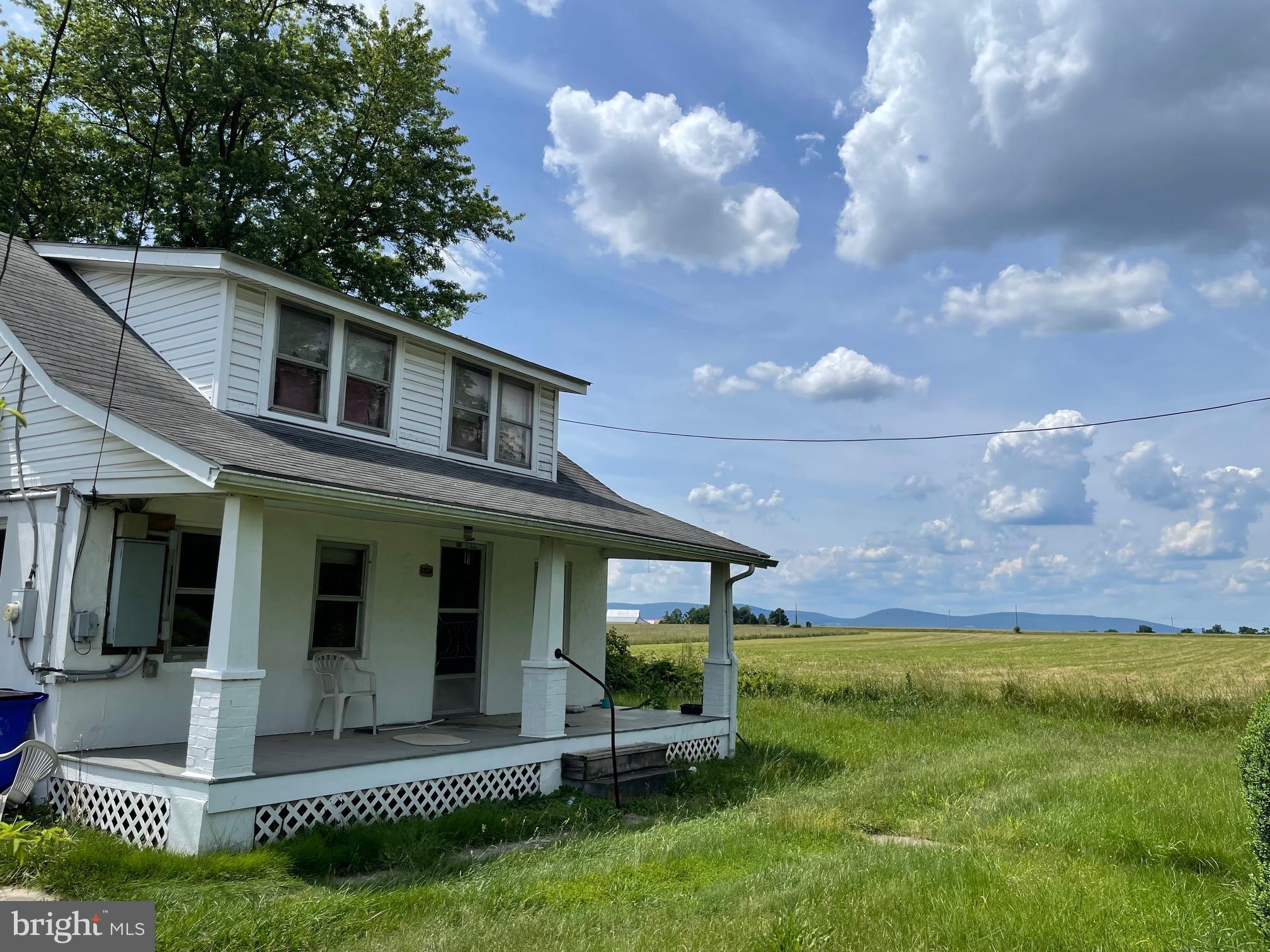 INVESTMENT OPPORTUNITY! House will need to be renovated. Excellent opportunity for an investor or handy homeowner. Cash or private loans only. Inspection contingencies will not be considered - AS IS Only - All junk in the property conveys ... Please make sure you have seen the property before trying to submit an offer!