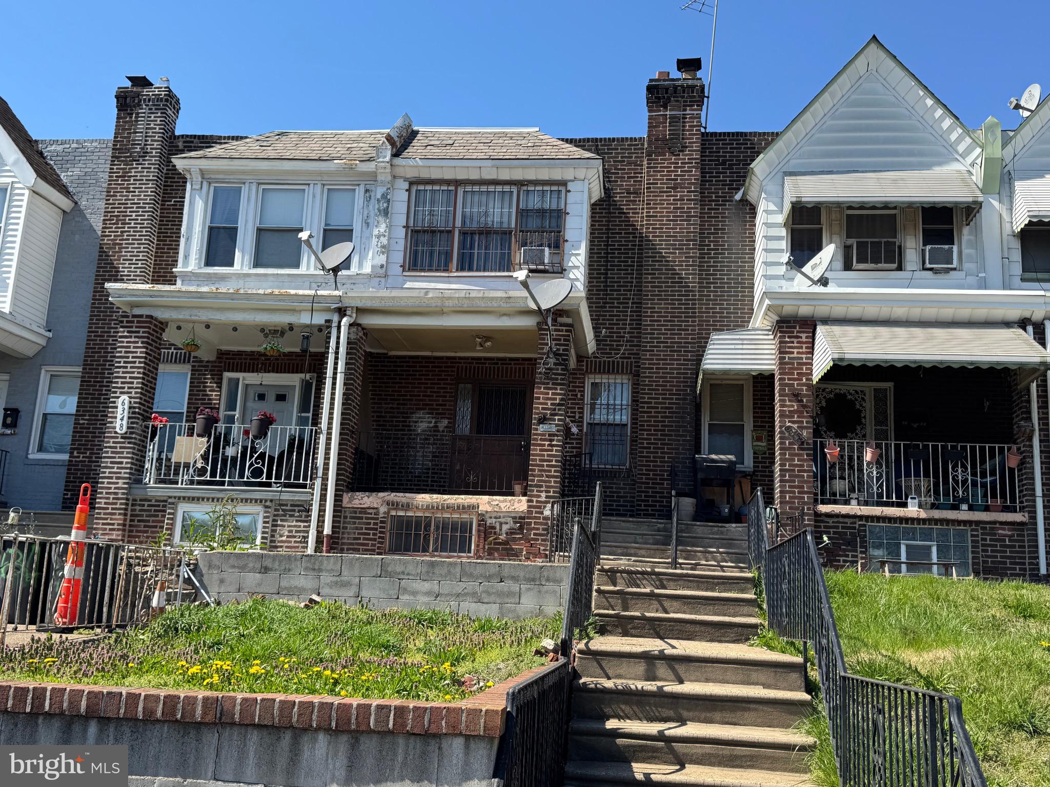 🔥 Investor alert! This 3-bedroom property is a full renovation project with strong value-add potential. Perfect for fix & flip or long-term rental investors looking to build equity. Property is being sold strictly as-is. Solid structure and layout with great upside after renovation. Located in a convenient area with easy access to public transportation, schools, and local amenities. Opportunities like this don’t last—bring your vision and submit your offer!