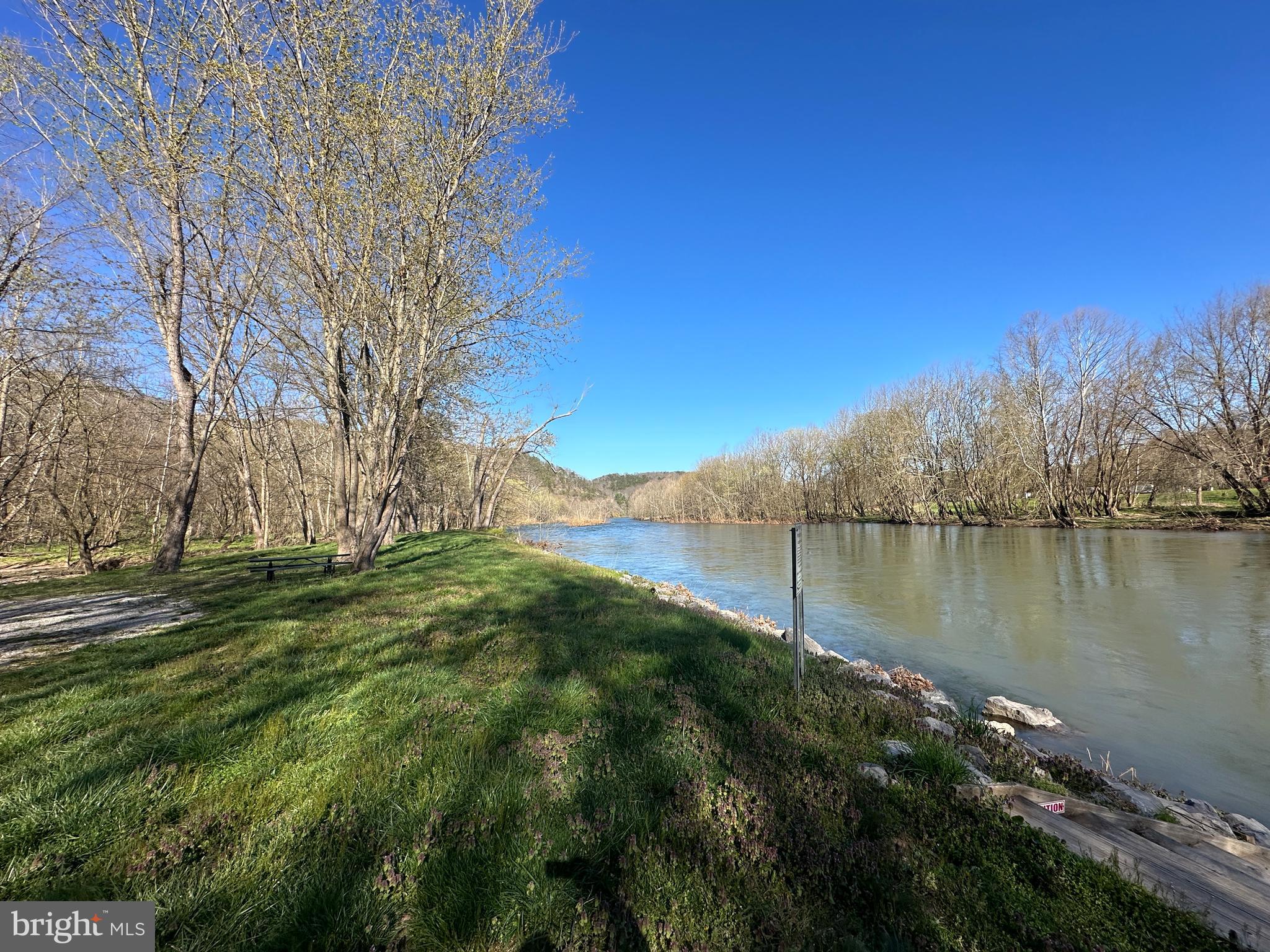 BLUFFS ON THE POTOMAC - Land
