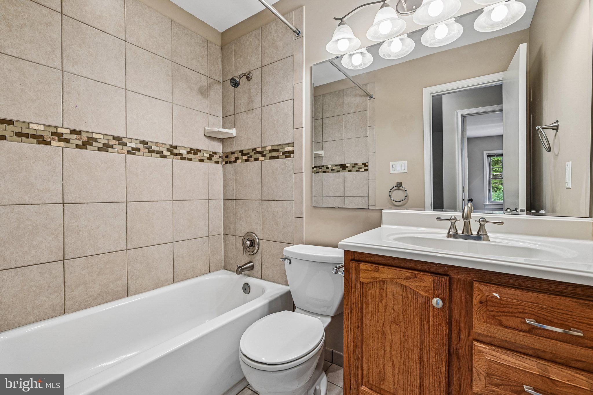 WARRENTON VILLAGE - Residential