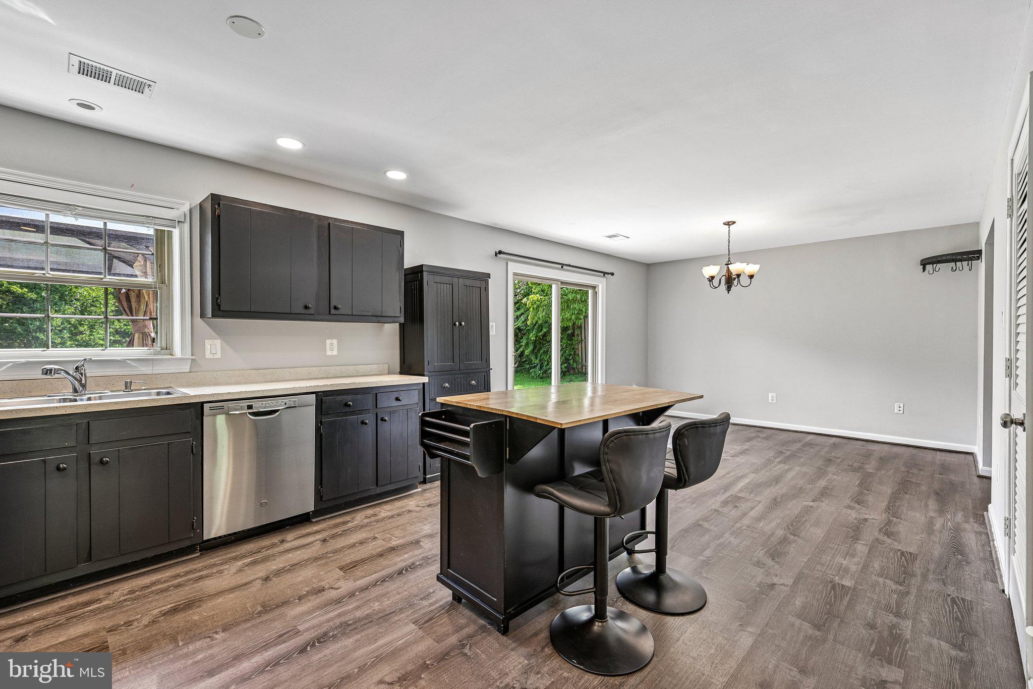 WARRENTON VILLAGE - Residential