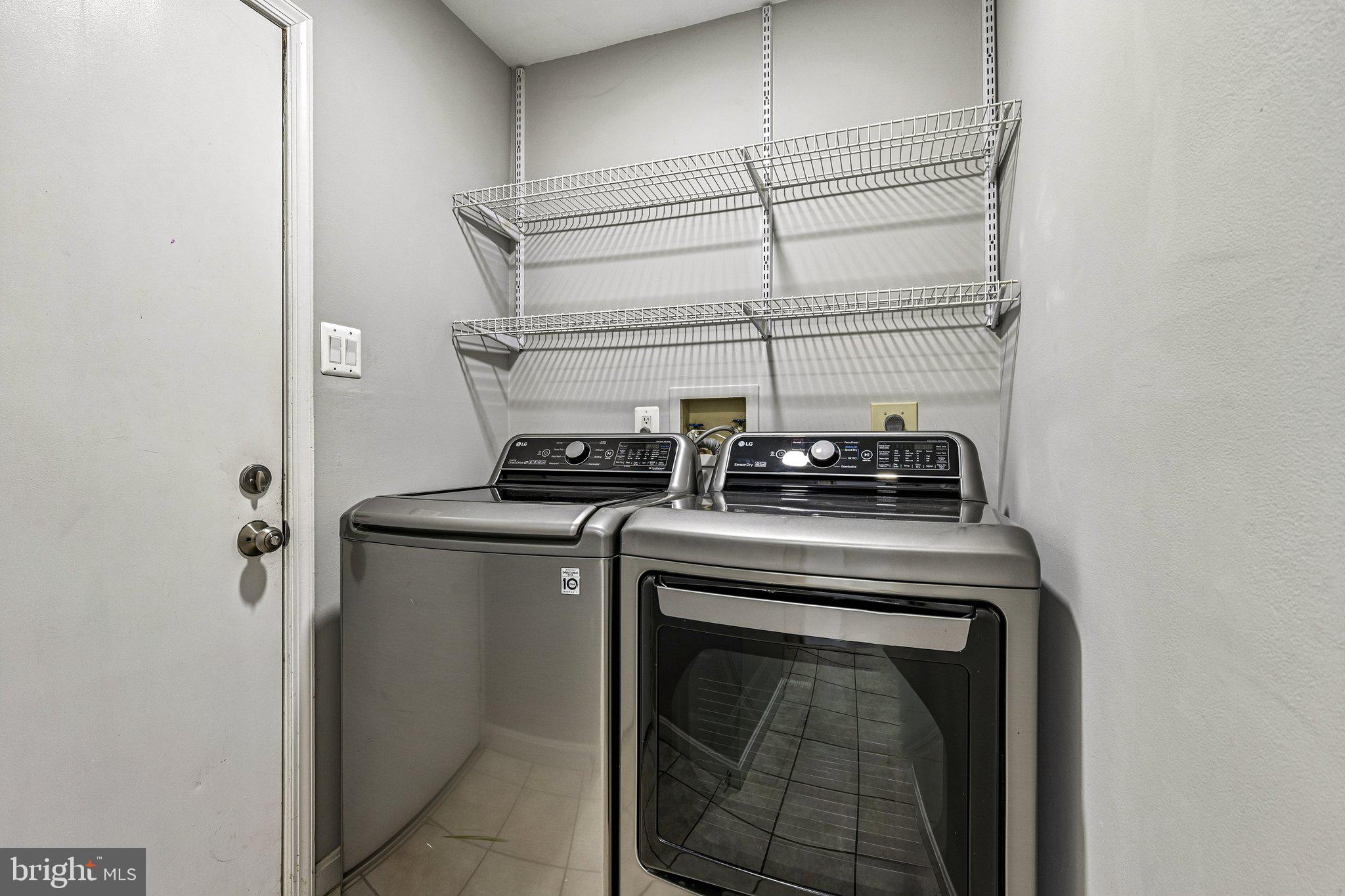 WARRENTON VILLAGE - Residential