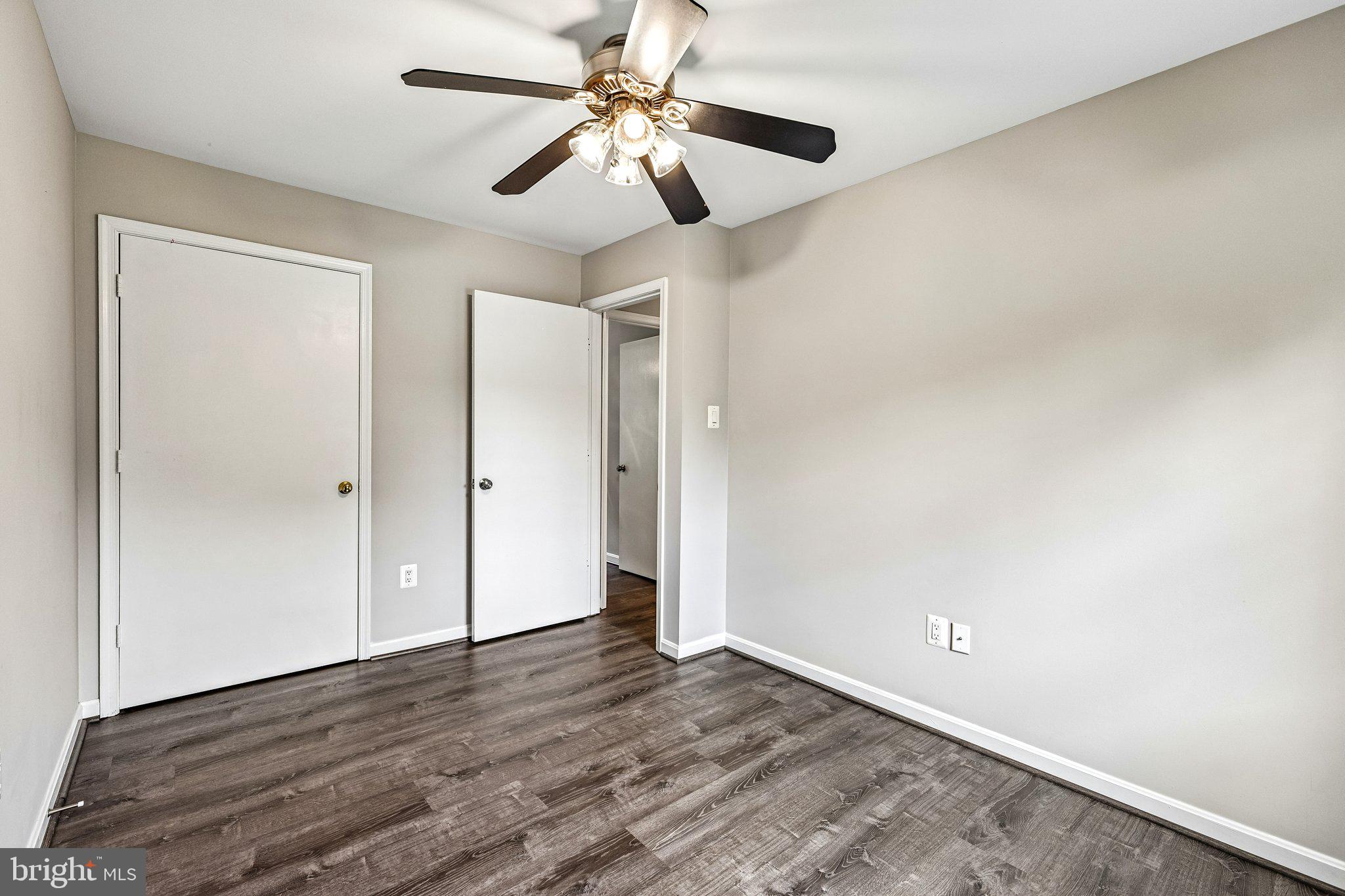 WARRENTON VILLAGE - Residential