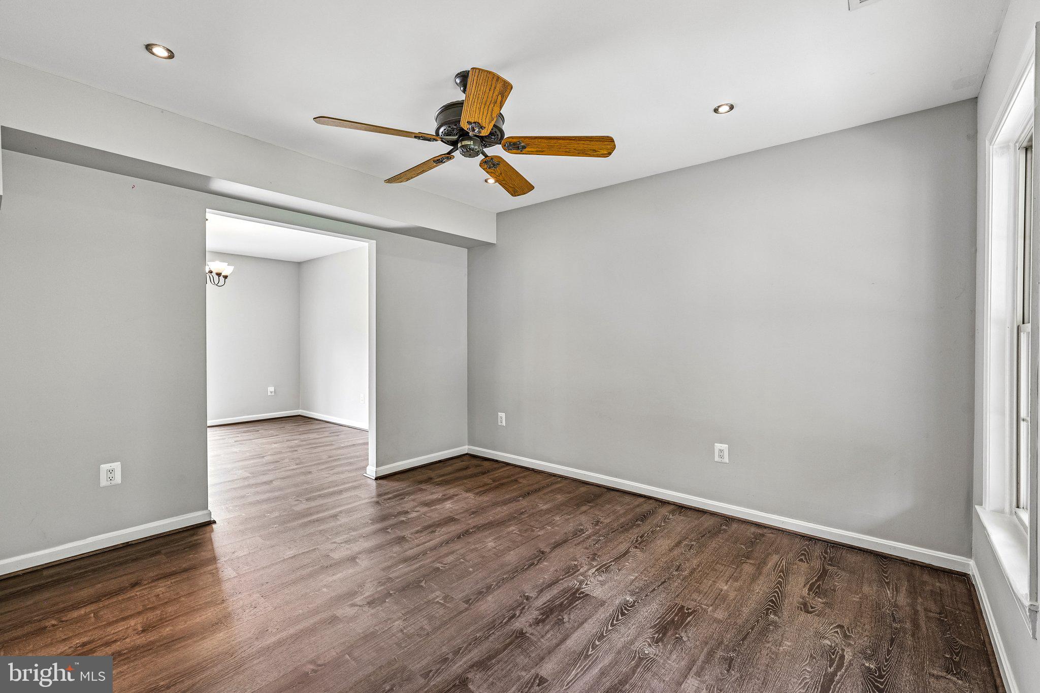 WARRENTON VILLAGE - Residential