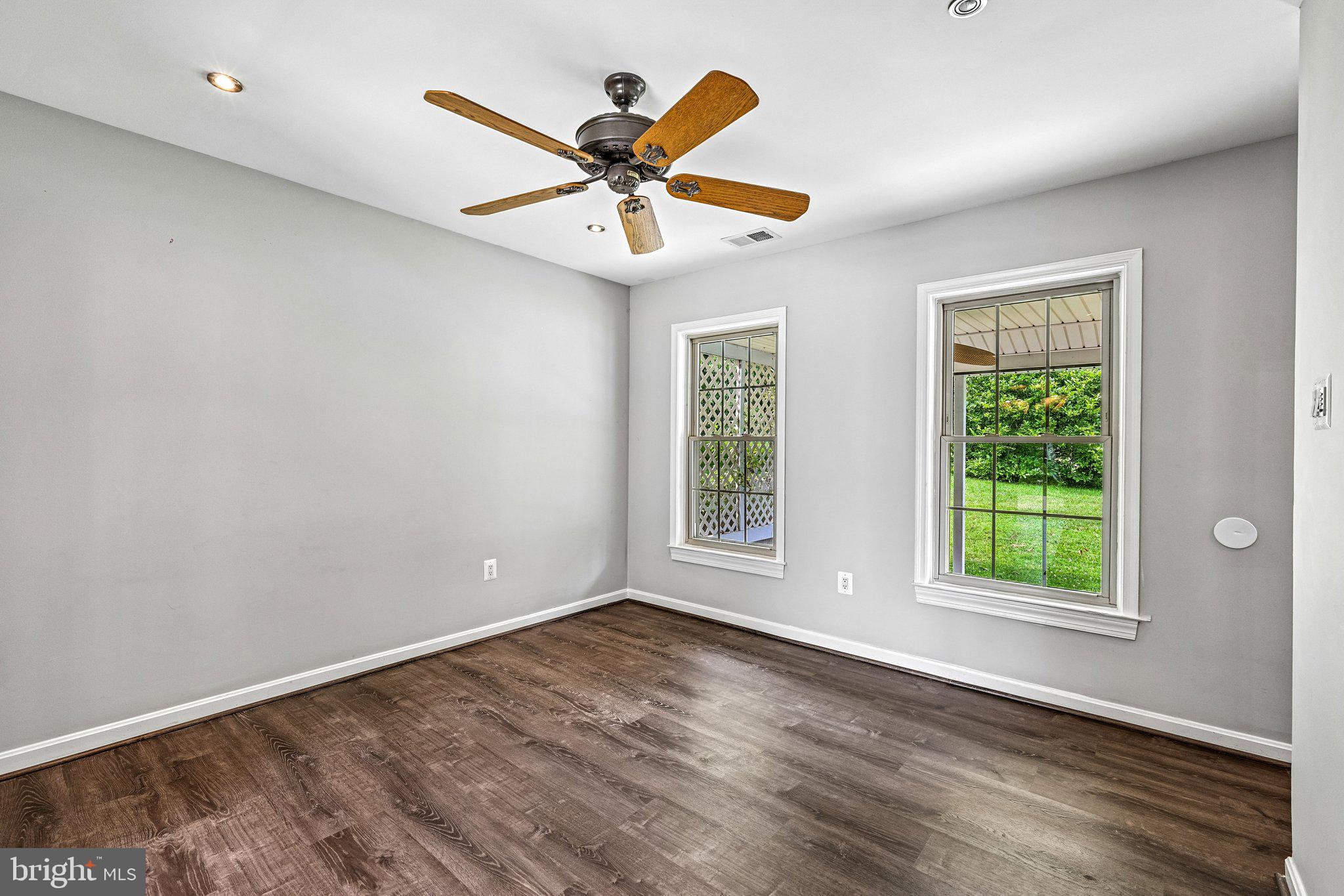 WARRENTON VILLAGE - Residential