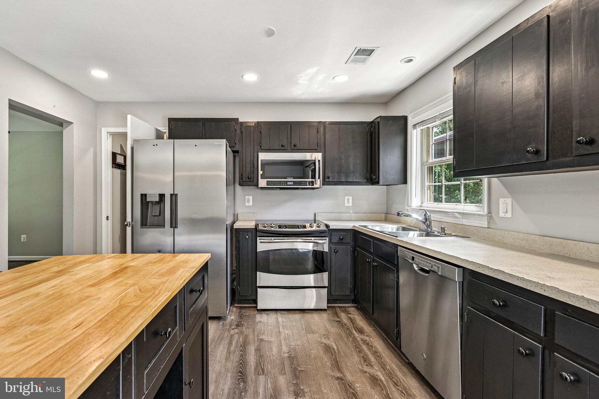 WARRENTON VILLAGE - Residential