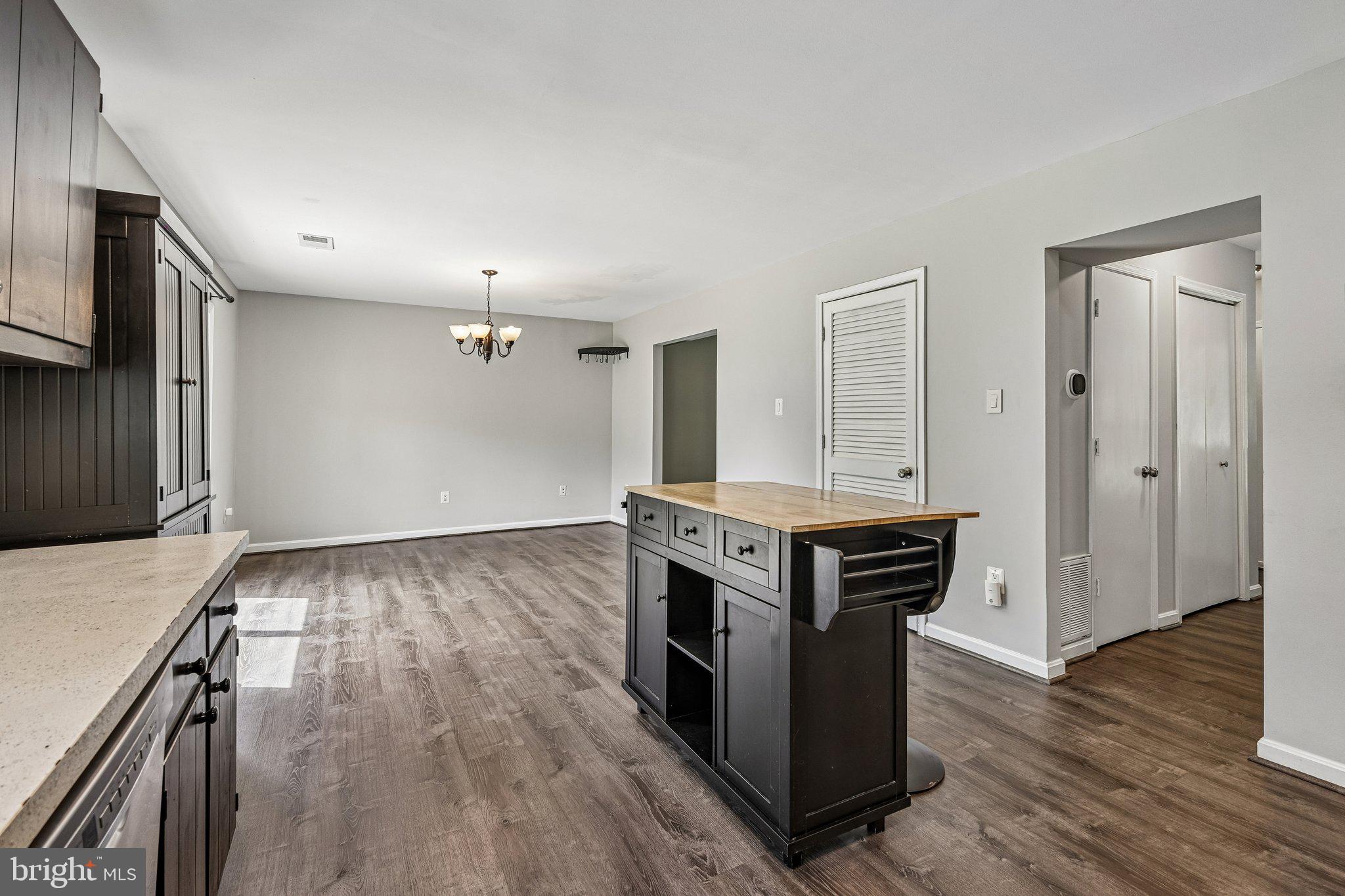 WARRENTON VILLAGE - Residential