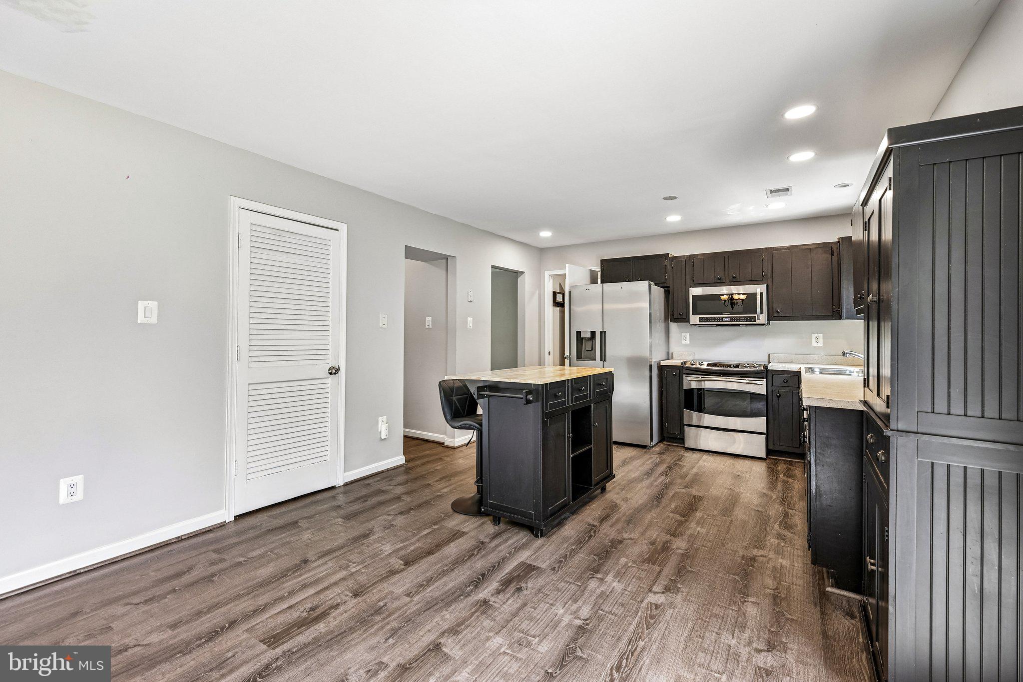 WARRENTON VILLAGE - Residential