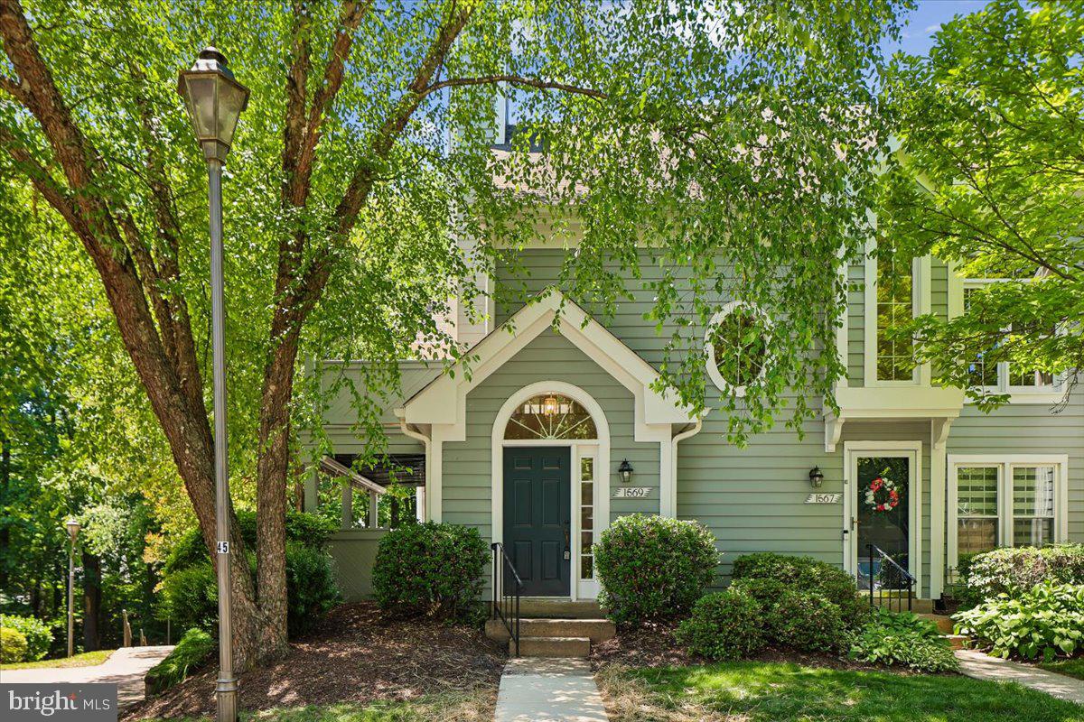HAMPTON POINTE - Residential