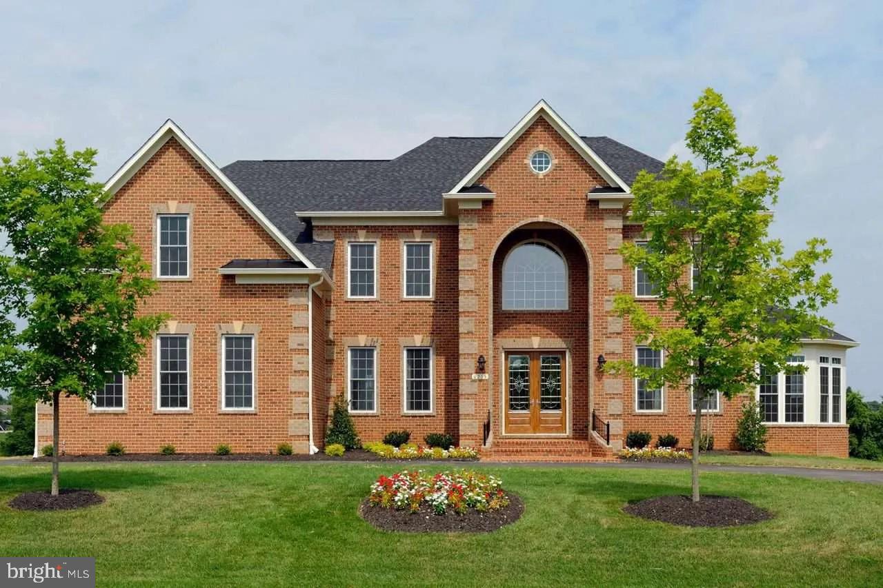 This home is ready to Move in- Many upgrades too numerous to mention- ask for the brochure
Builder is paying $10K towards closing help using approved lender and Lakeside title com