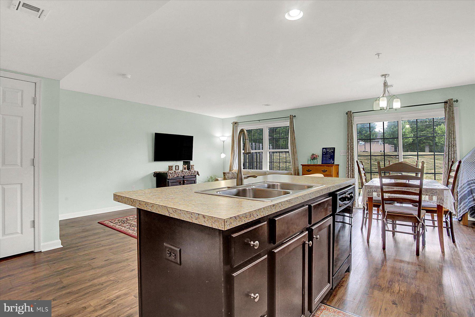 MELBOURNE PLACE - Residential