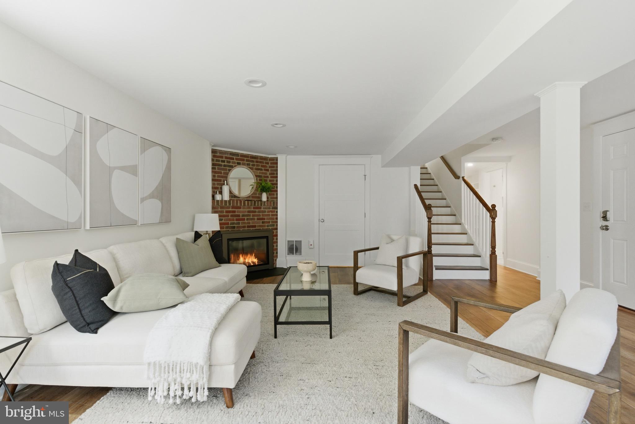 WILLIAMSBURG VILLAGE - Residential