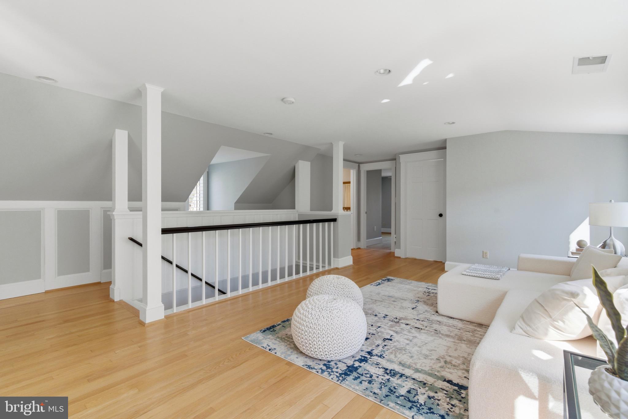 WILLIAMSBURG VILLAGE - Residential