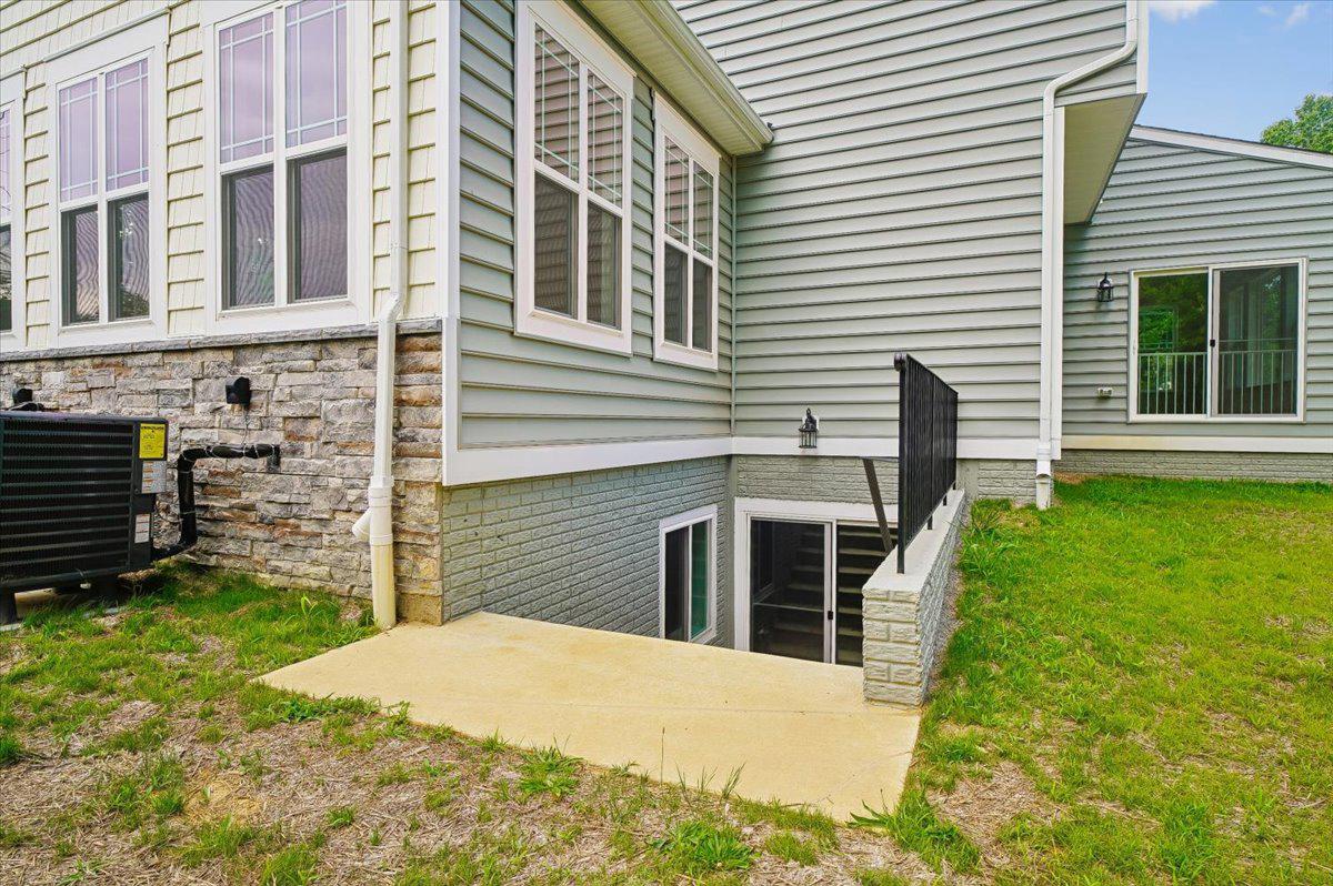 TWIN HILLS - Residential