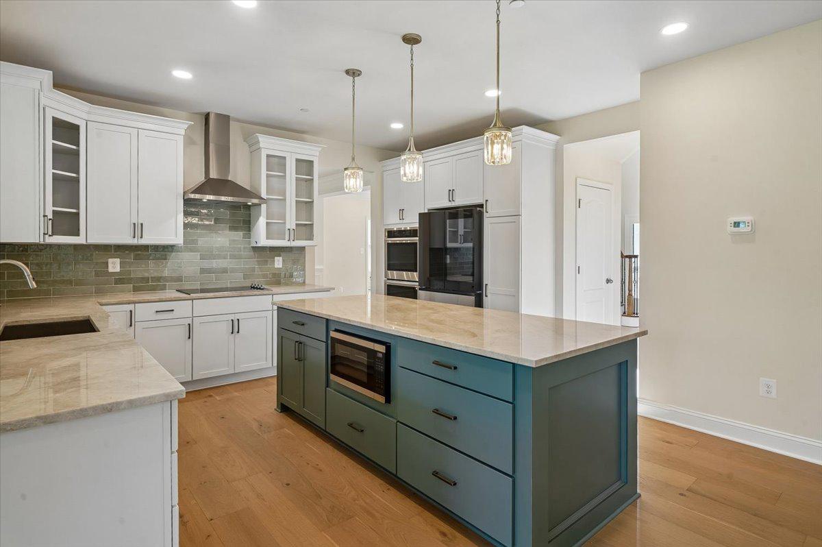 TWIN HILLS - Residential