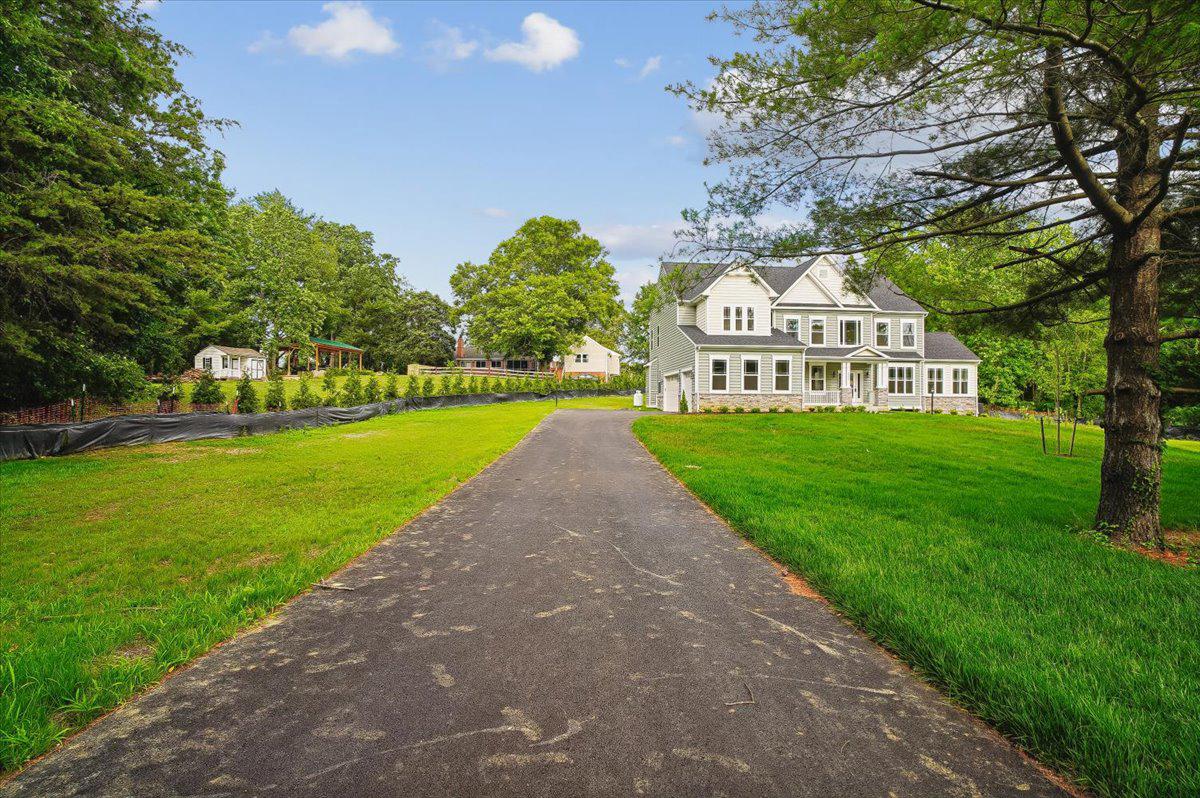 TWIN HILLS - Residential