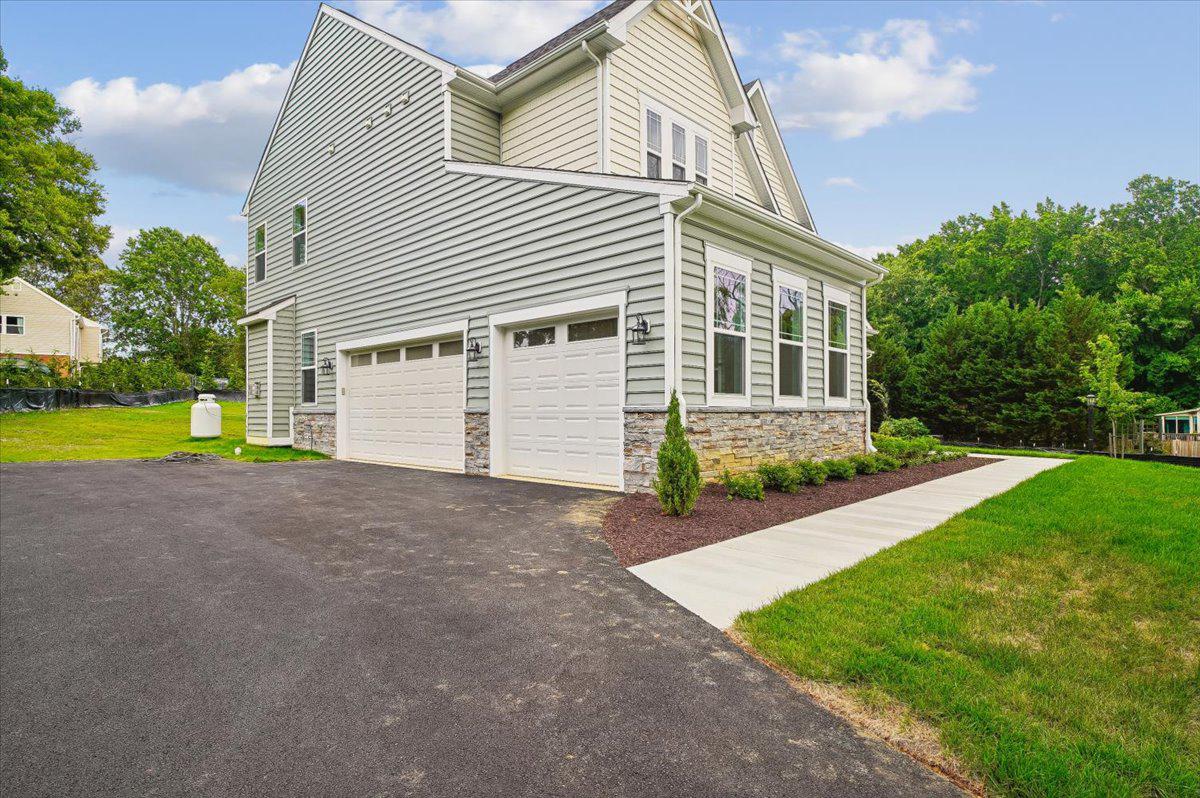 TWIN HILLS - Residential