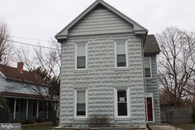 Charming 2‑Story Colonial in the Borough of Chambersburg. This classic home perfectly situated in the heart of Chambersburg Borough. Full of character and comfort, this property offers the ideal blend of convenience, functionality, and outdoor space. Property Highlights 3 spacious bedrooms, 1.5 baths, 2‑car detached garage — great for parking, storage, or hobby space, Fenced yard — perfect for pets, play, or gardening, Central air for year‑round comfort, Efficient natural gas heat. Whether you're a first‑time buyer, downsizing, or simply looking for a well‑maintained home in a great location, this Colonial is ready to welcome its next chapter.